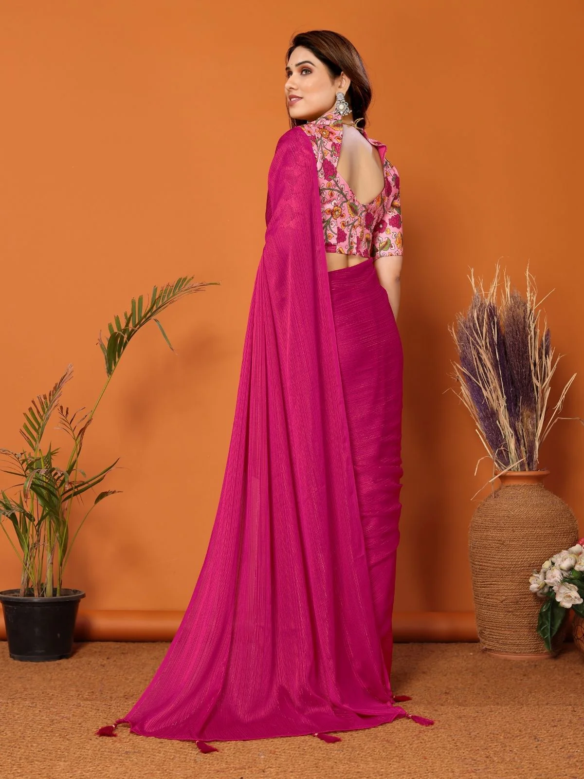 Odette Pink Georgette Solid Saree For Women - Image 3
