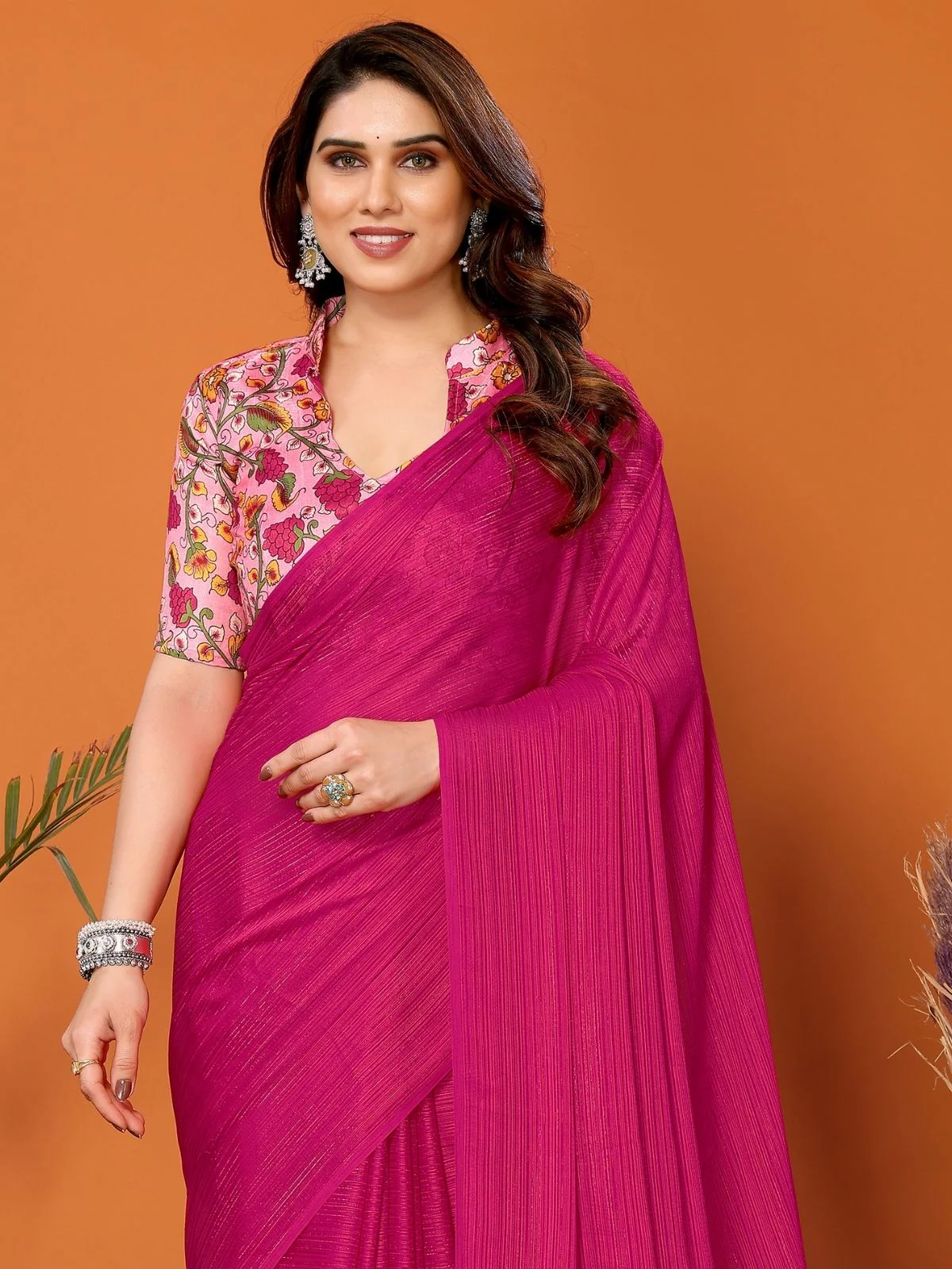 Odette Pink Georgette Solid Saree For Women - Image 4