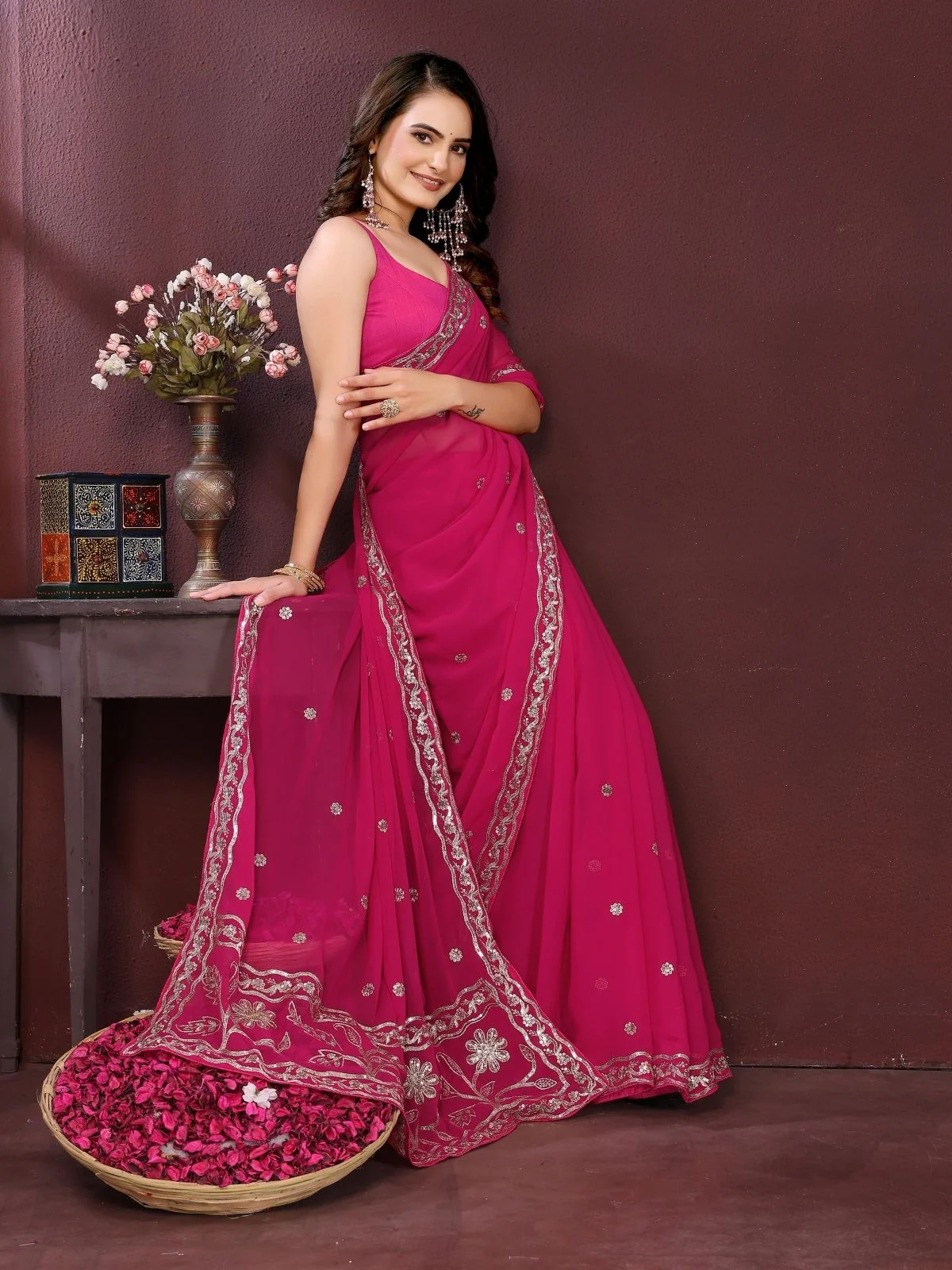 Odette Pink Georgette Solid Saree For Women - Image 3