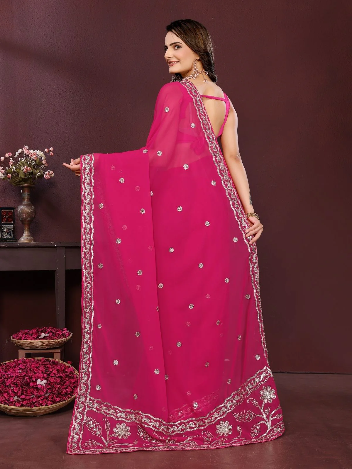 Odette Pink Georgette Solid Saree For Women - Image 4