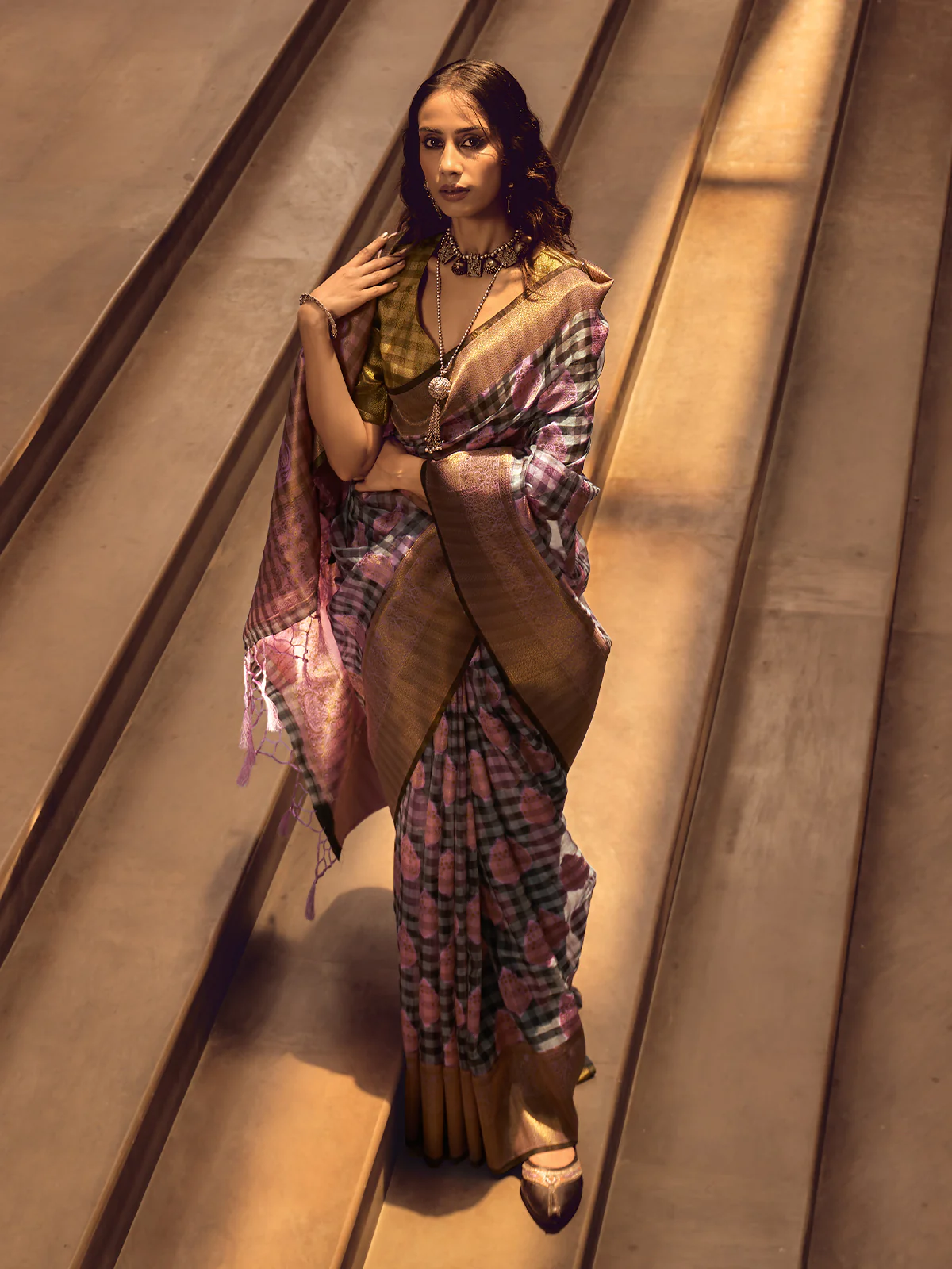 Odette Pink Handloom Woven Silk Blend Saree For Women - Image 3