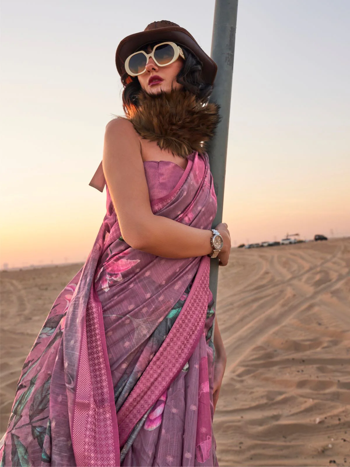 Odette Pink Linen Printed Saree With Unstitched Blouse For Women - Image 2