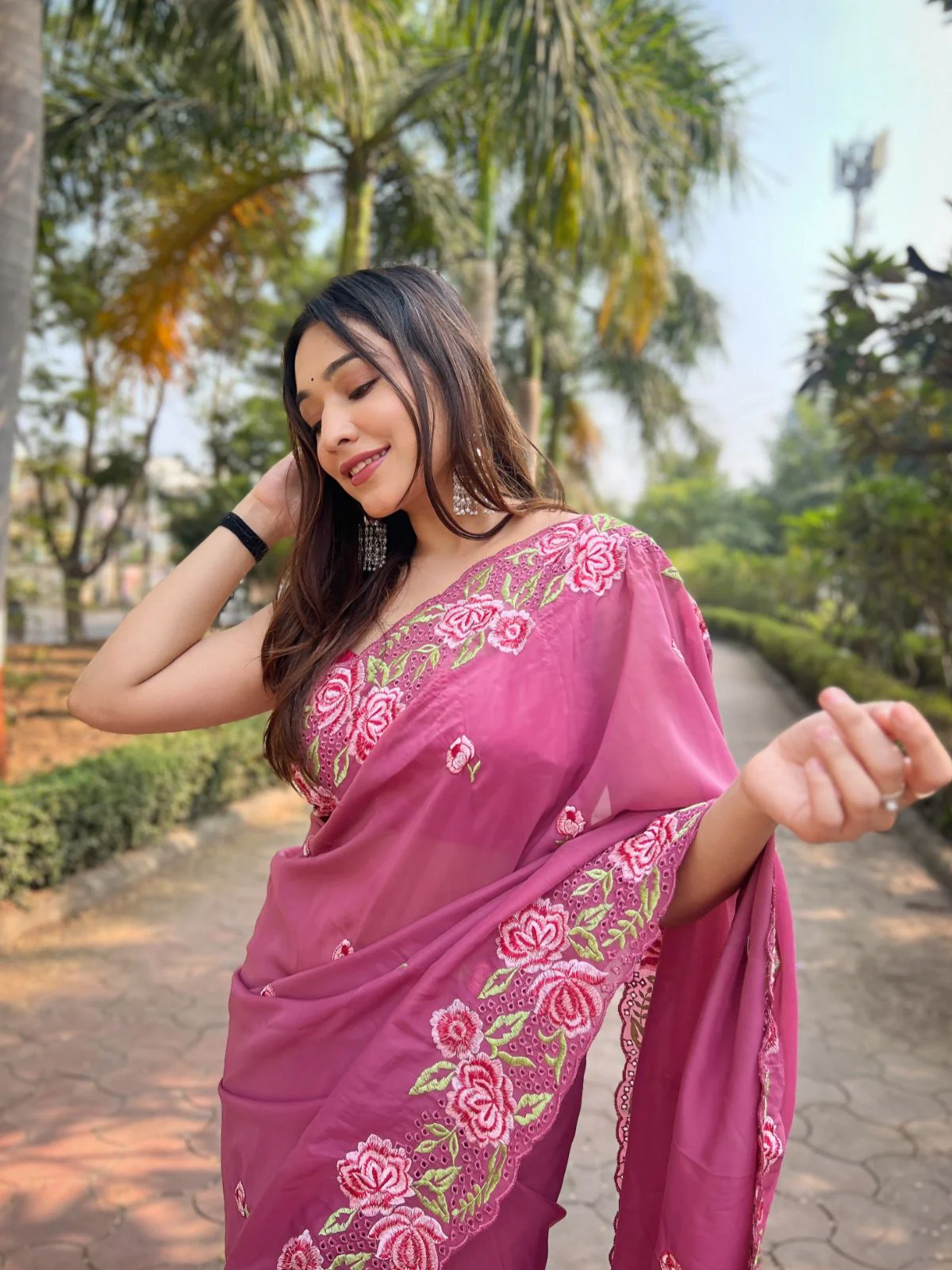 Odette Pink Organza Embroidered Saree With Unstitched Blouse For Women - Image 2