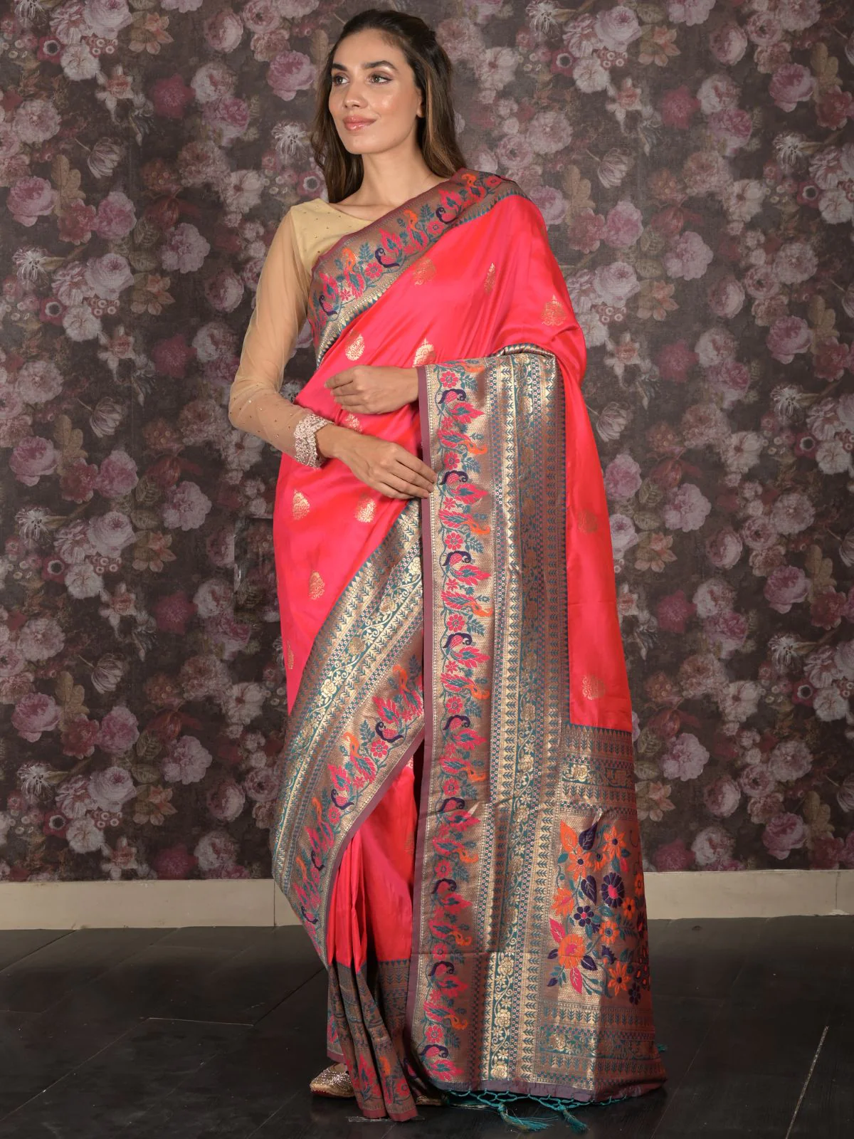 Odette Pink Patola Woven Saree With Unstitched Blouse For Women - Image 2