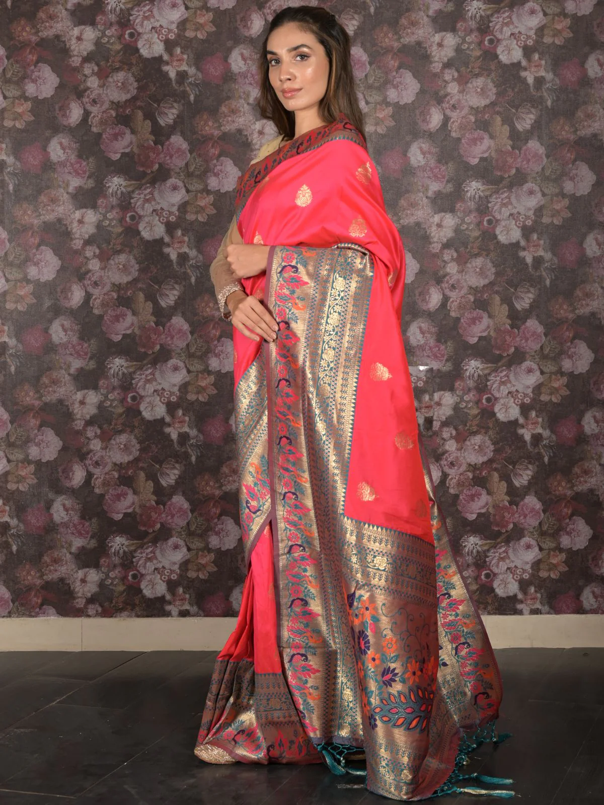 Odette Pink Patola Woven Saree With Unstitched Blouse For Women - Image 3