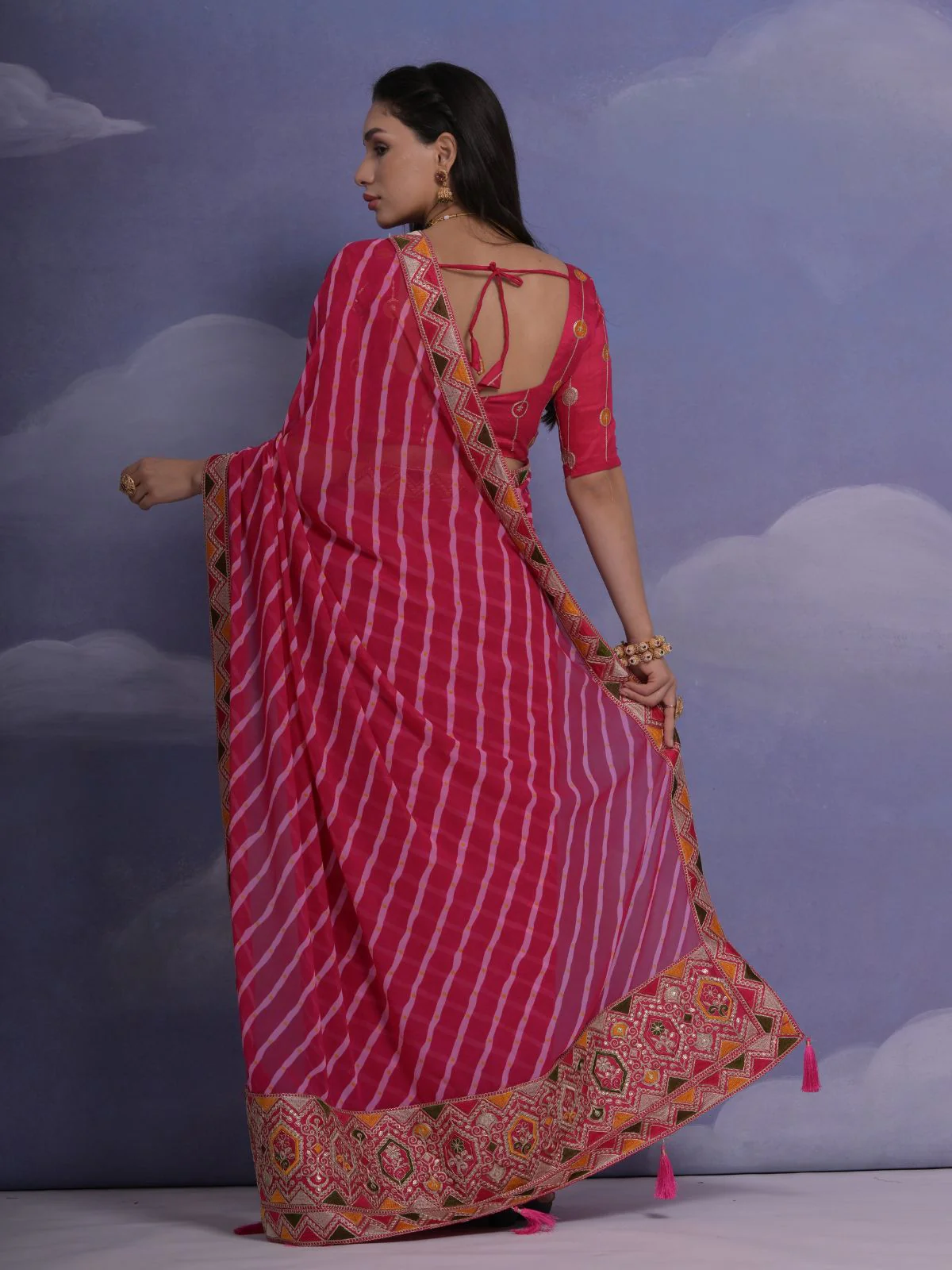 Odette Pink Printed Georgette Saree With Unstitched Blouse For Women - Image 4