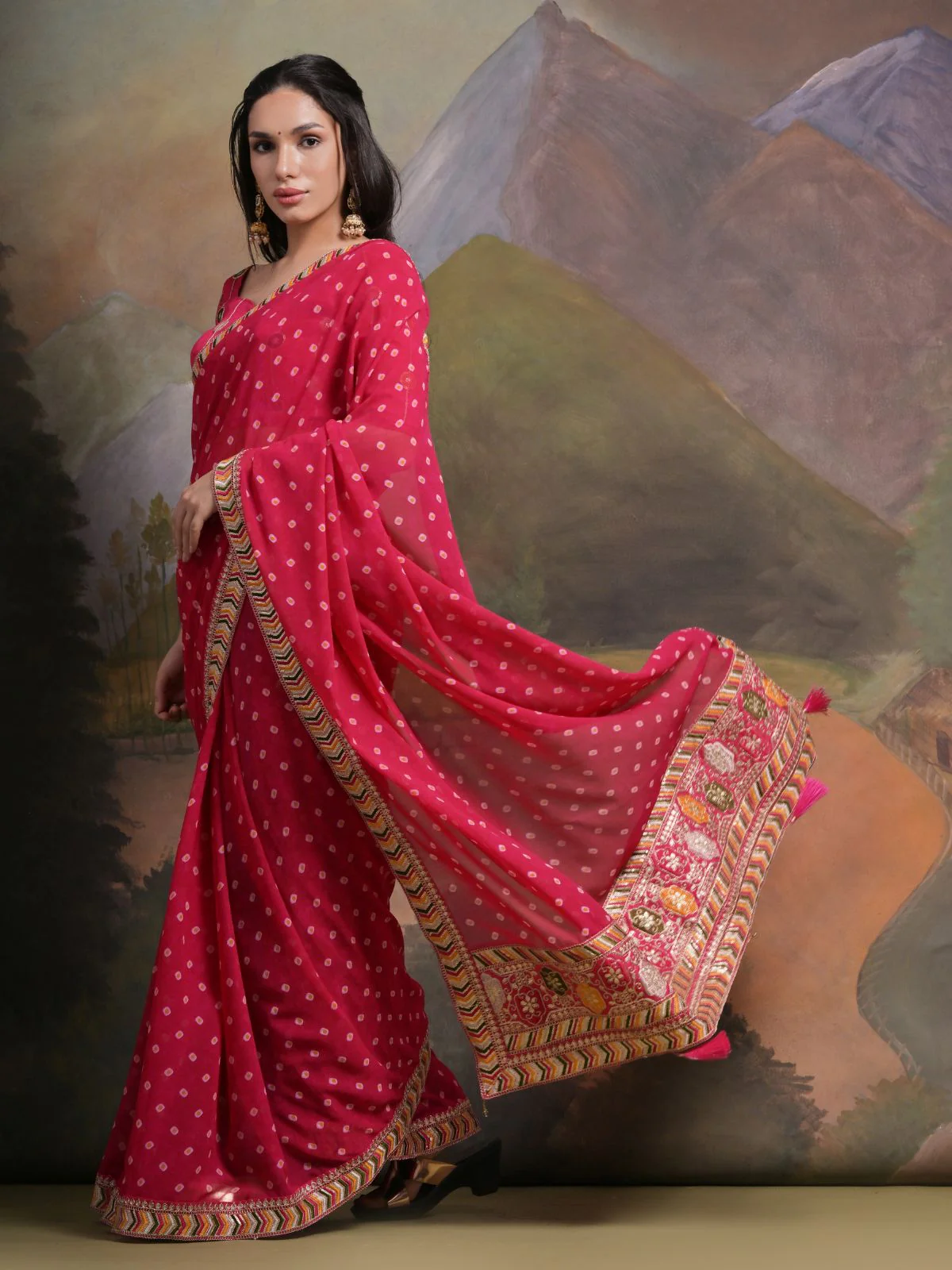 Odette Pink Printed Georgette Saree With Unstitched Blouse For Women - Image 2