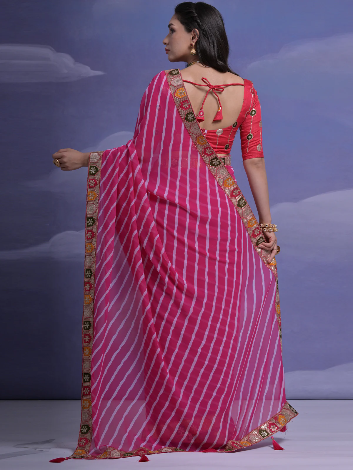 Odette Pink Printed Georgette Saree With Unstitched Blouse For Women - Image 4