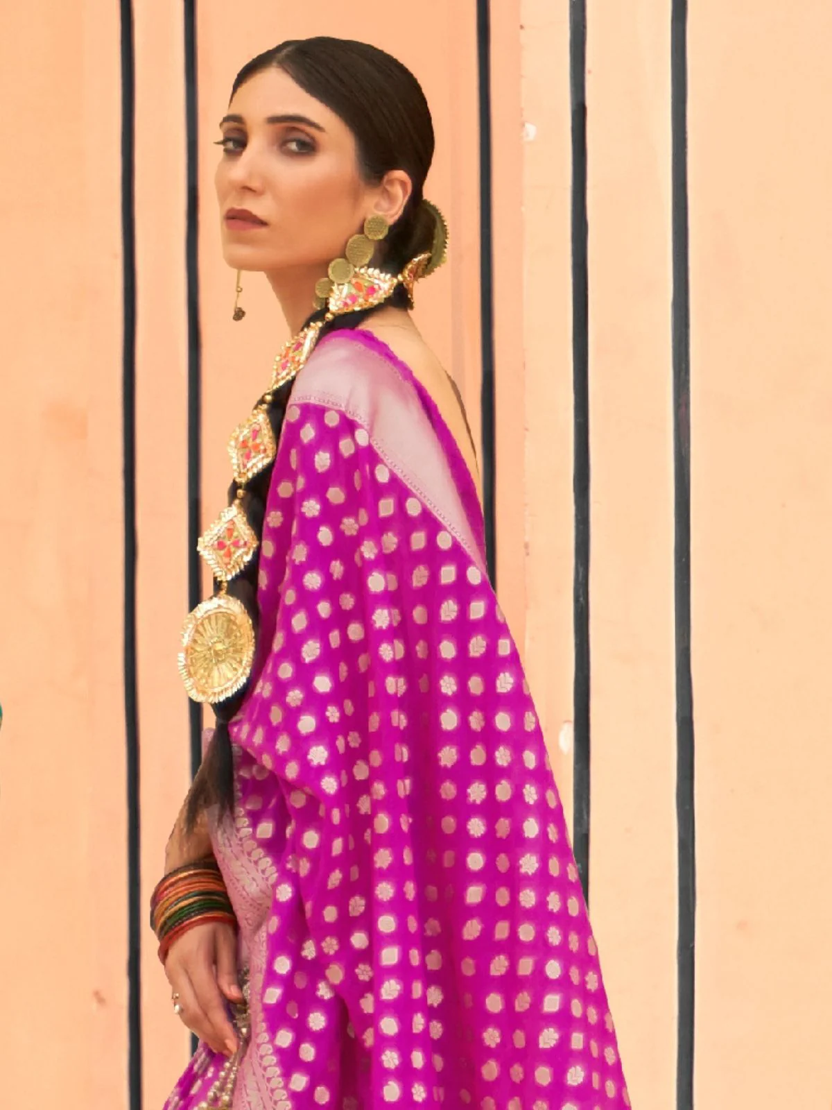 Odette Pink Woven Silk Blend Saree With Unstitched Blouse For Women - Image 2