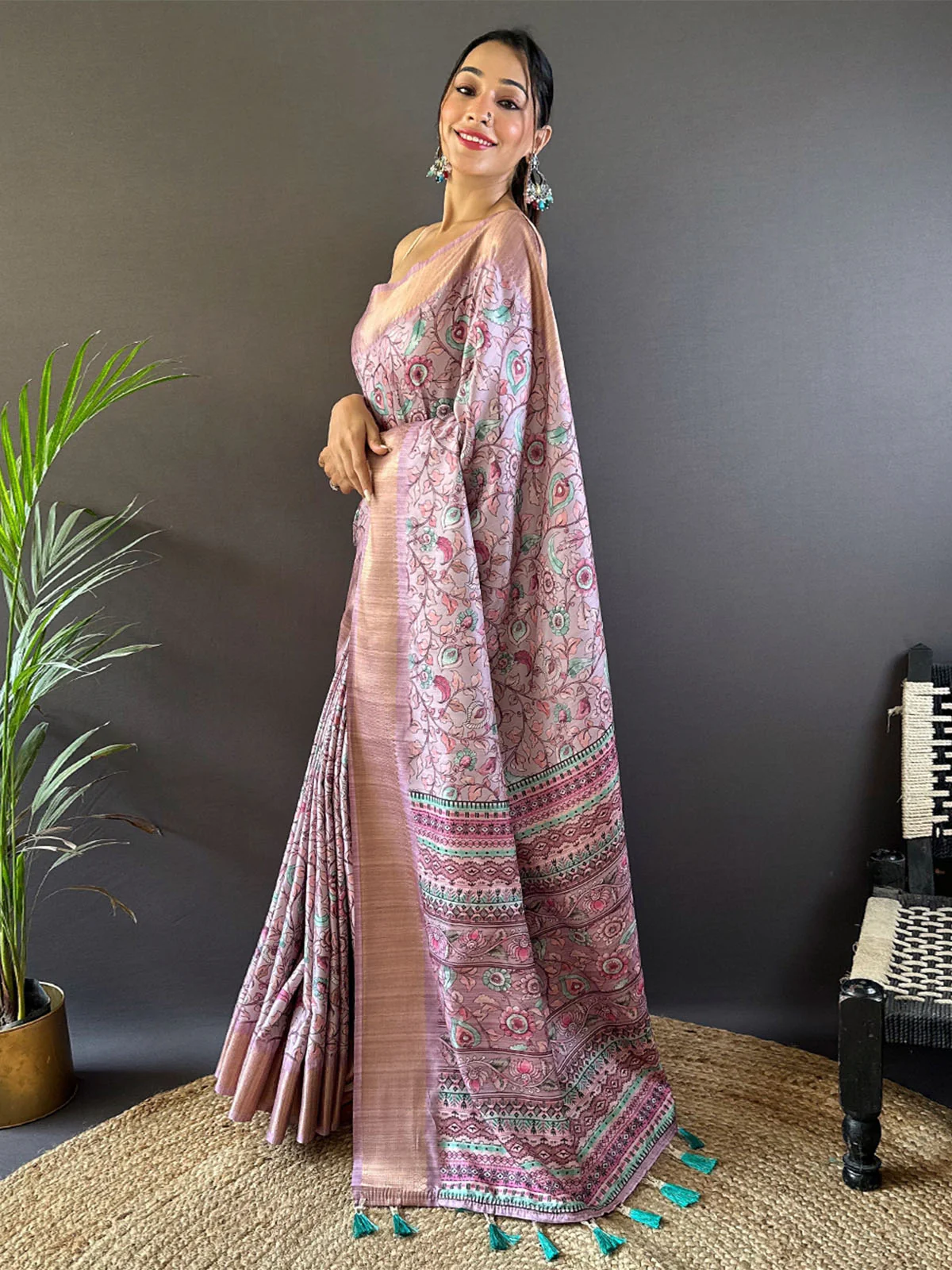 Odette Pink Printed Silk Blend Saree With Unstitched Blouse For Women - Image 3