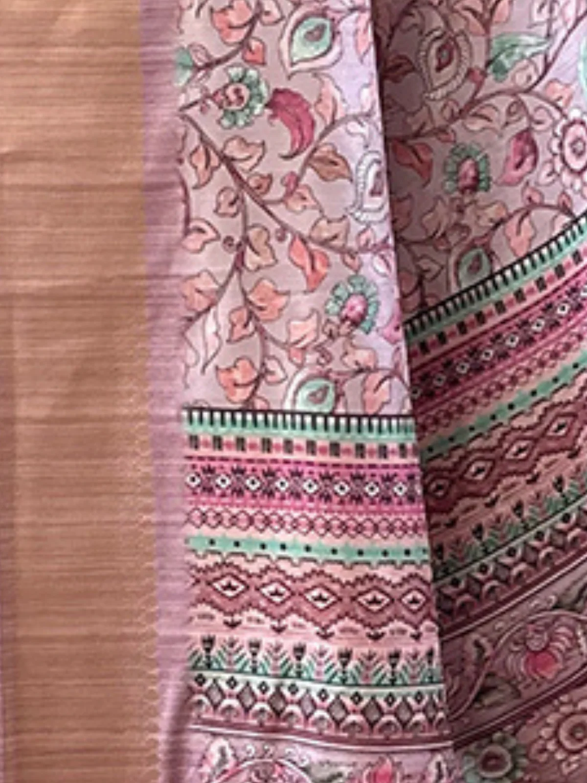 Odette Pink Printed Silk Blend Saree With Unstitched Blouse For Women - Image 4