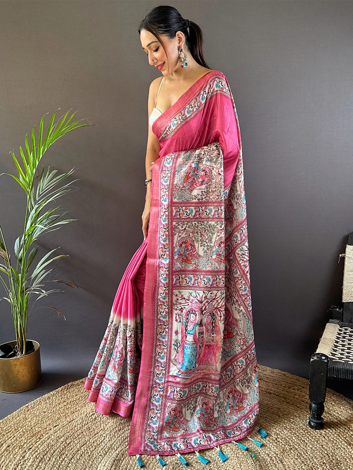 Odette Pink Printed Silk Blend Saree With Unstitched Blouse For Women - Image 2