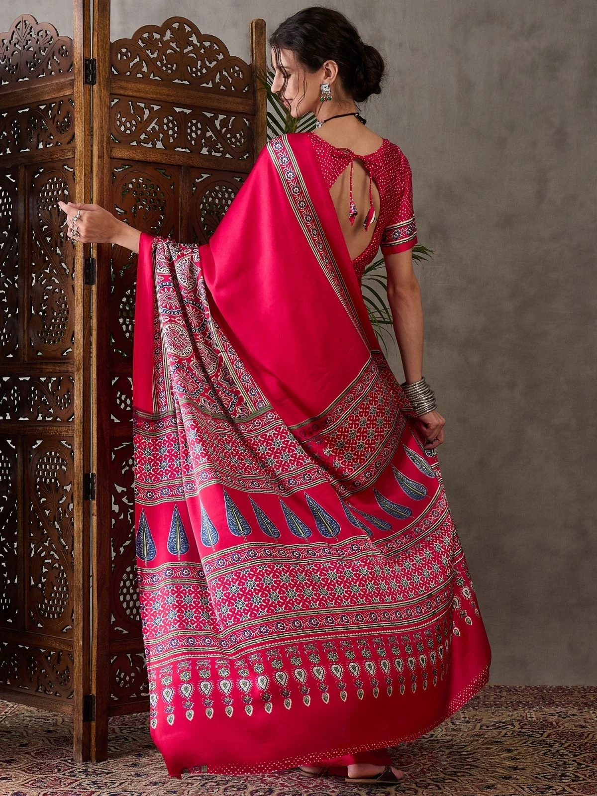 Odette Pink Silk Blend Printed Elegant Saree For Women - Image 2