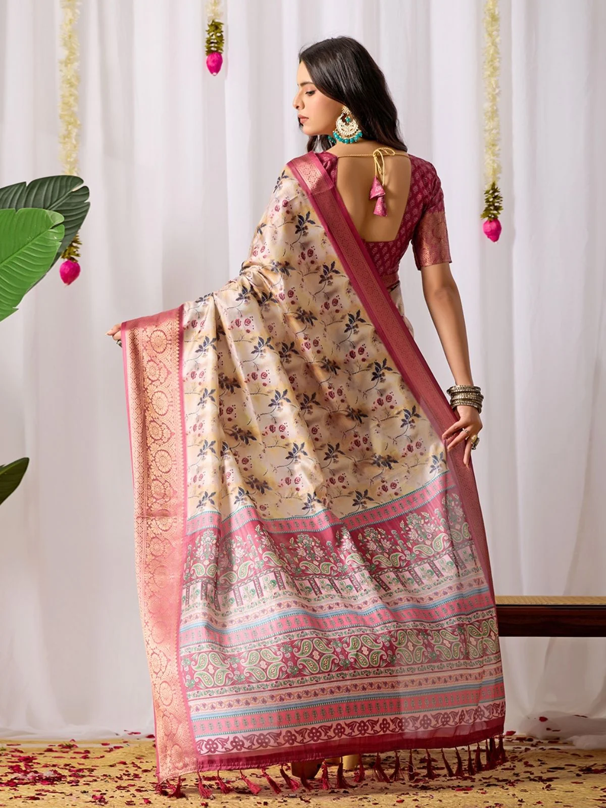 Odette Pink Silk Blend Printed Saree For Women - Image 3