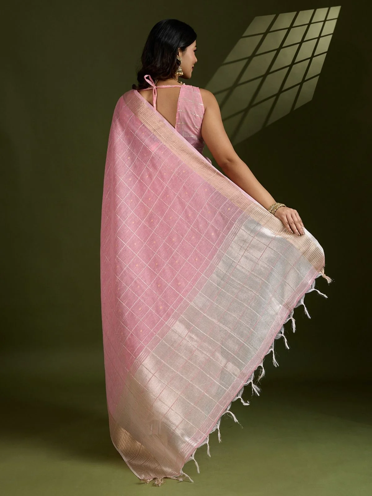 Odette Pink Silk Blend Woven Checked Saree For Women - Image 3