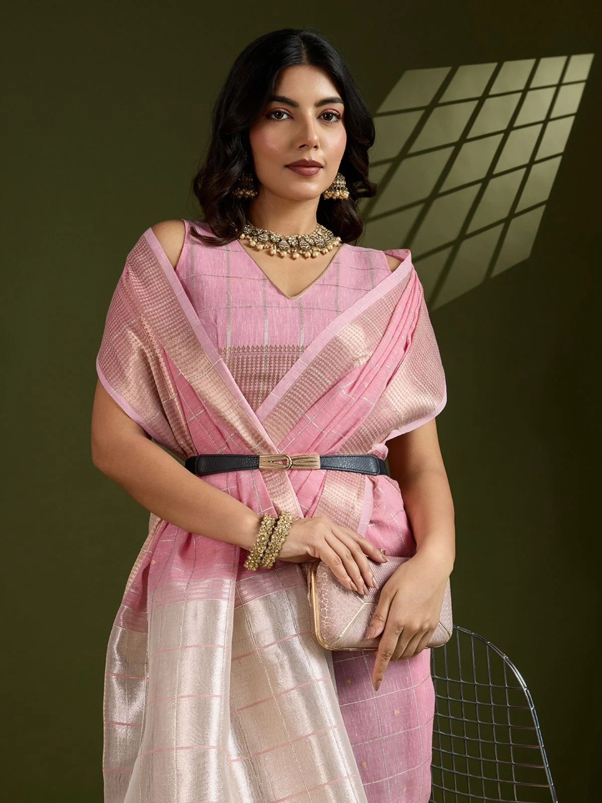 Odette Pink Silk Blend Woven Checked Saree For Women - Image 4