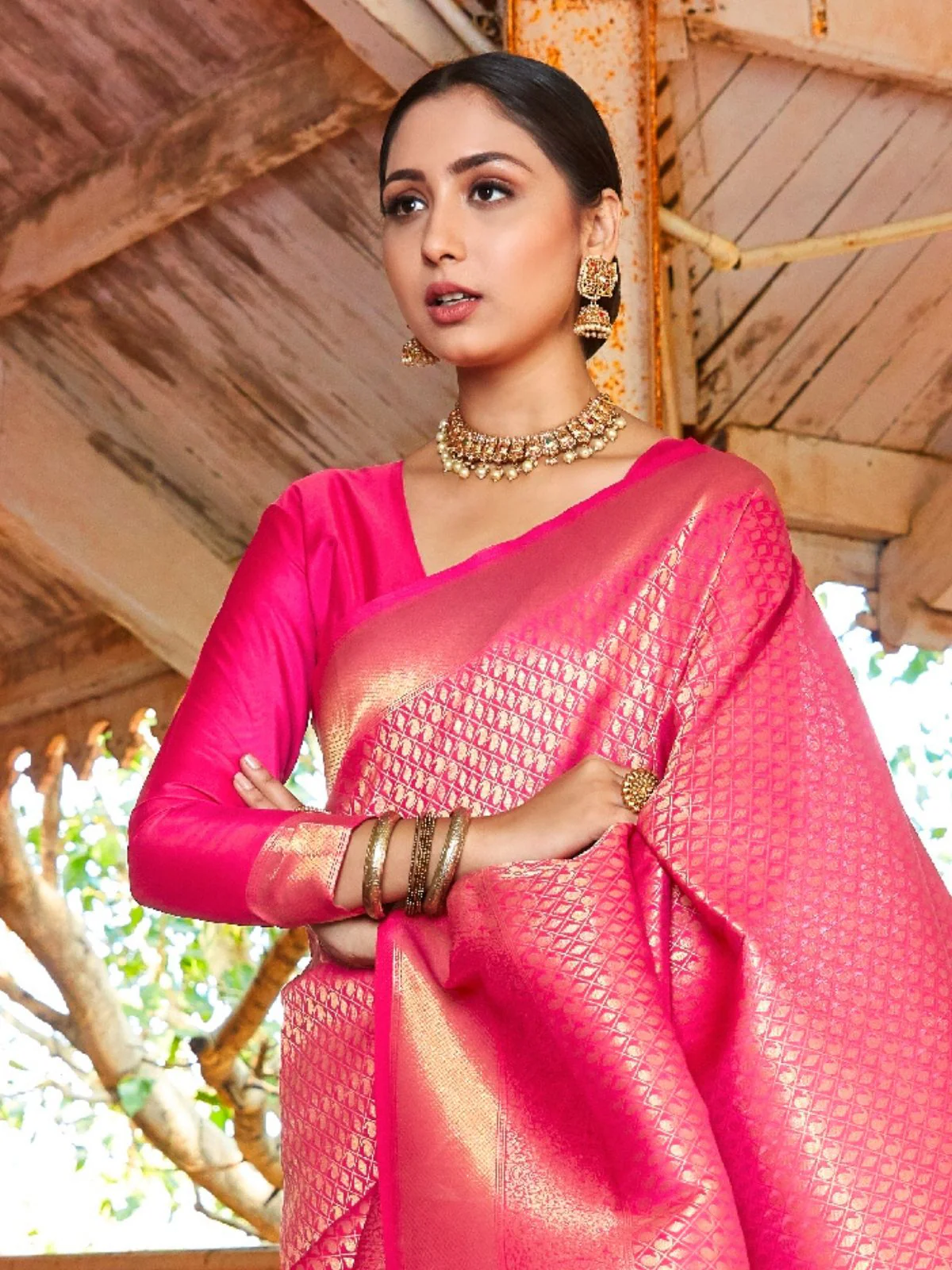 Odette Pink Silk Blend Woven Saree With Unstitched Blouse For Women - Image 2