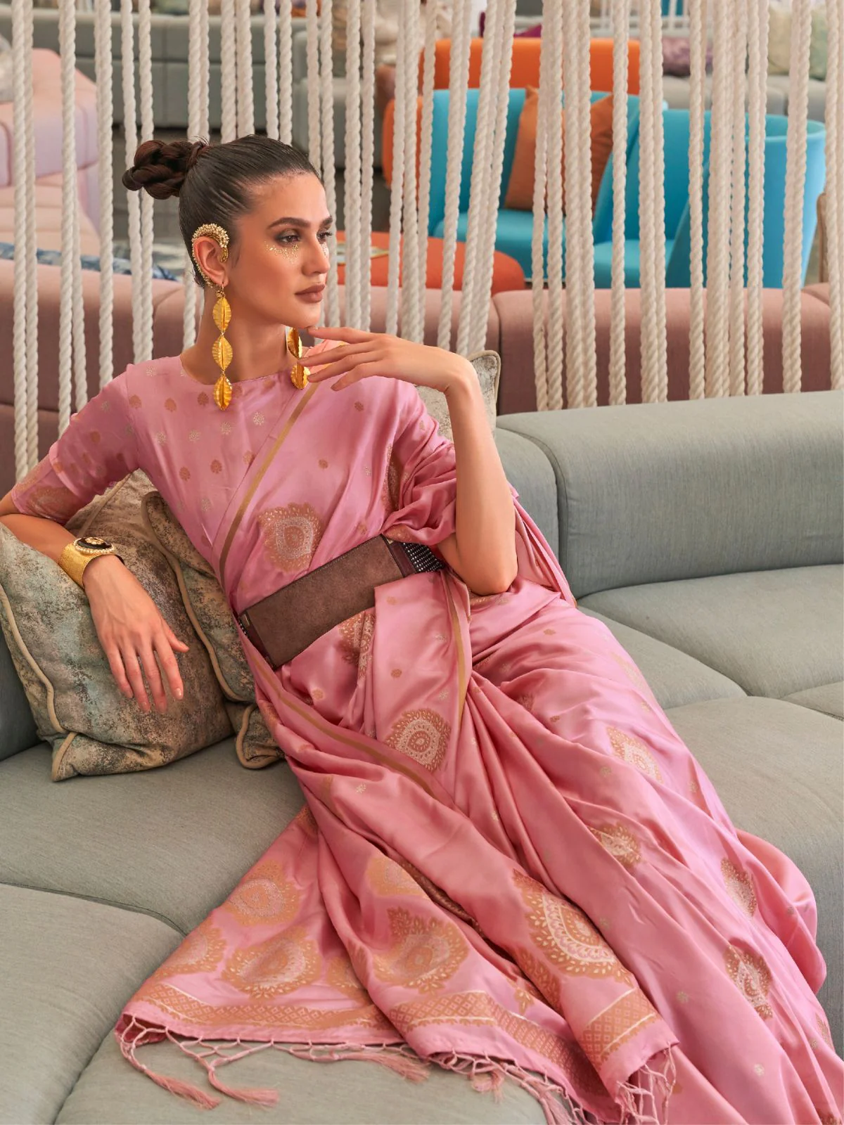 Odette Pink Silk Blend Woven Saree With Unstitched Blouse for Women - Image 2