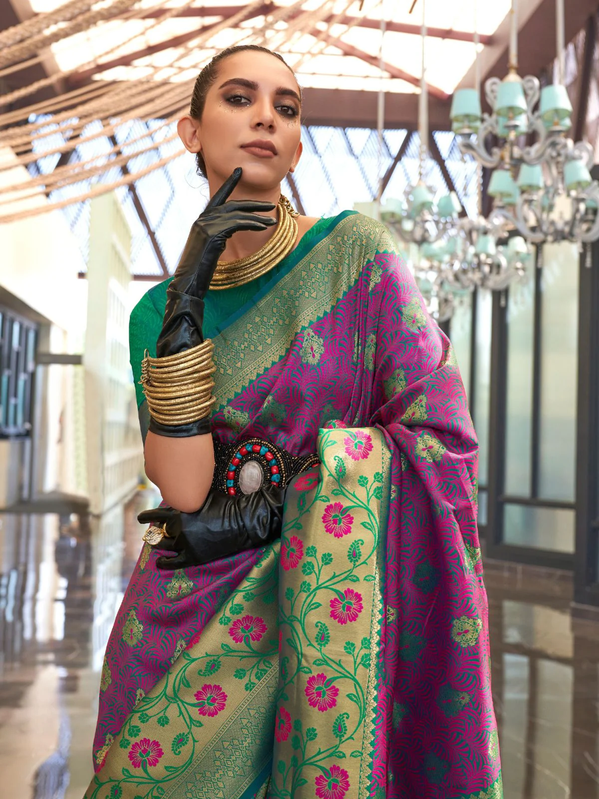 Odette Pink Silk Blend Woven Saree With Unstitched Blouse for Women - Image 2