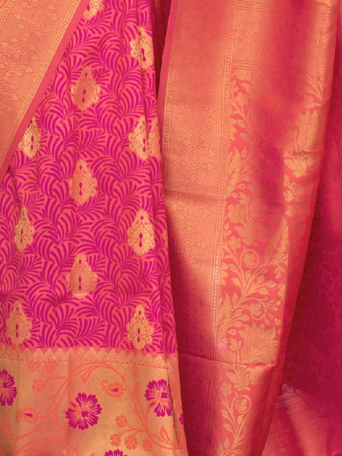 Odette Pink Silk Blend Woven Saree With Unstitched Blouse for Women - Image 3