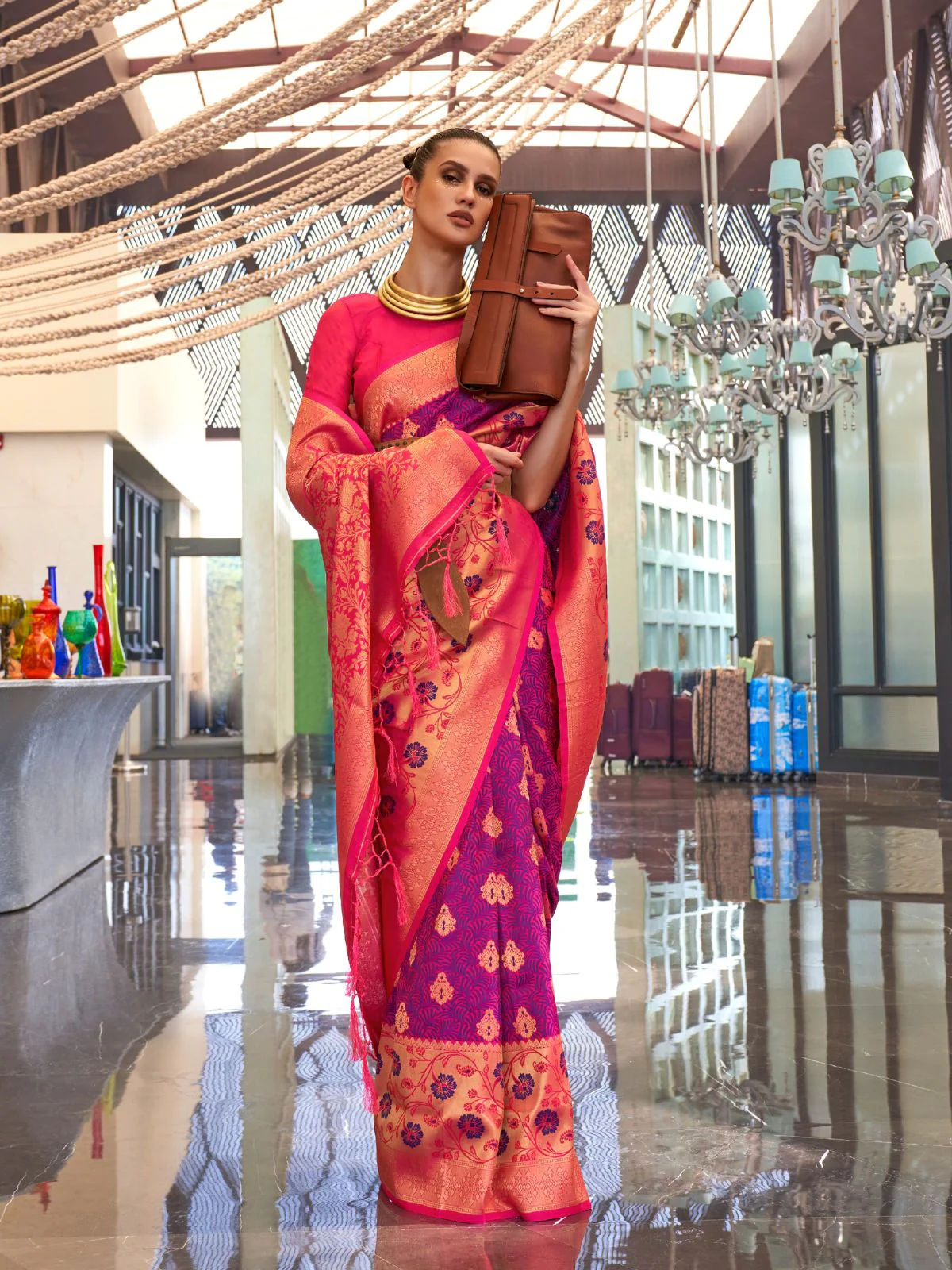 Odette Pink Silk Blend Woven Saree With Unstitched Blouse for Women - Image 2