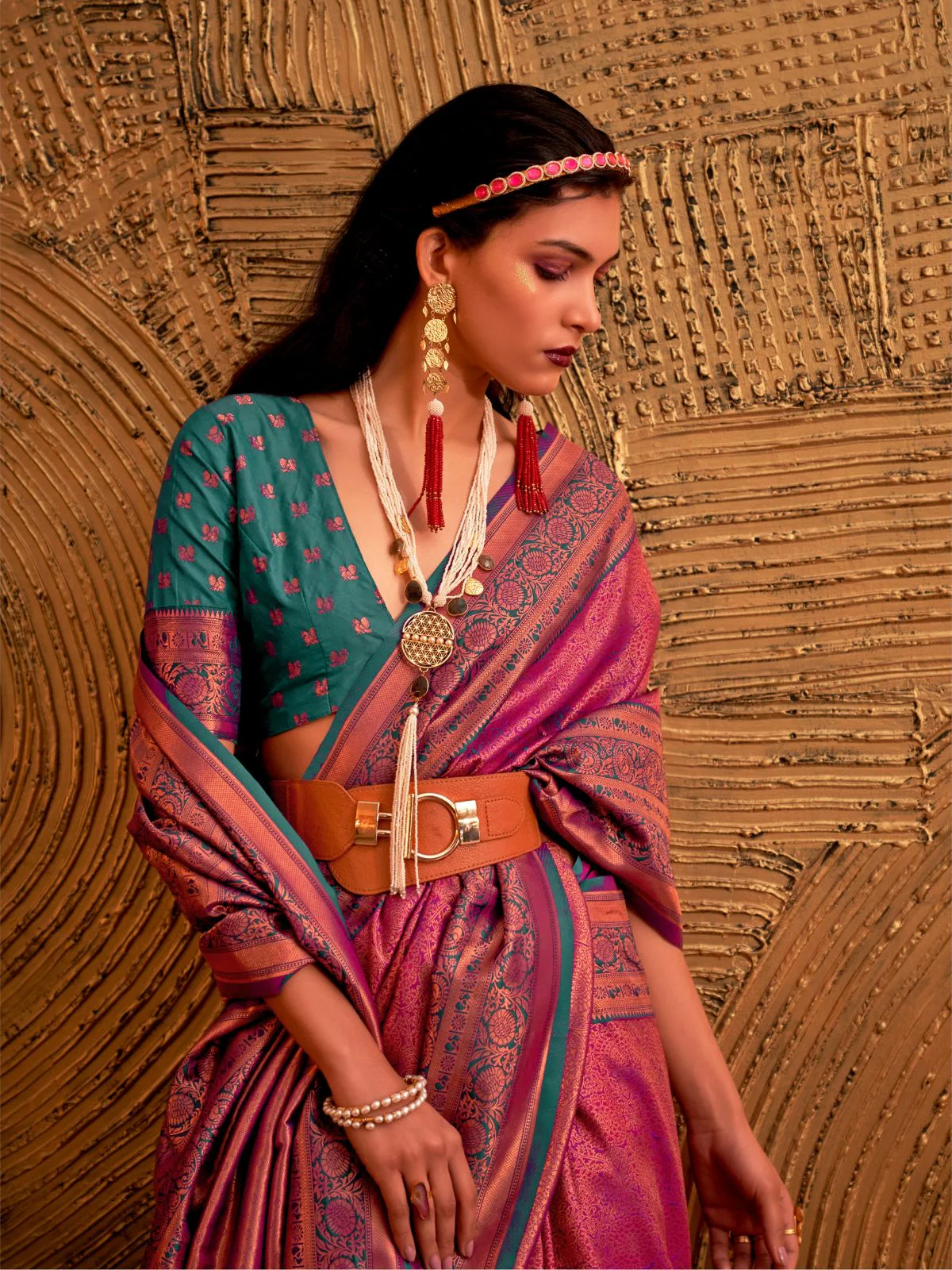 Odette Pink Silk Blend Woven Saree With Unstitched Blouse For Women - Image 2