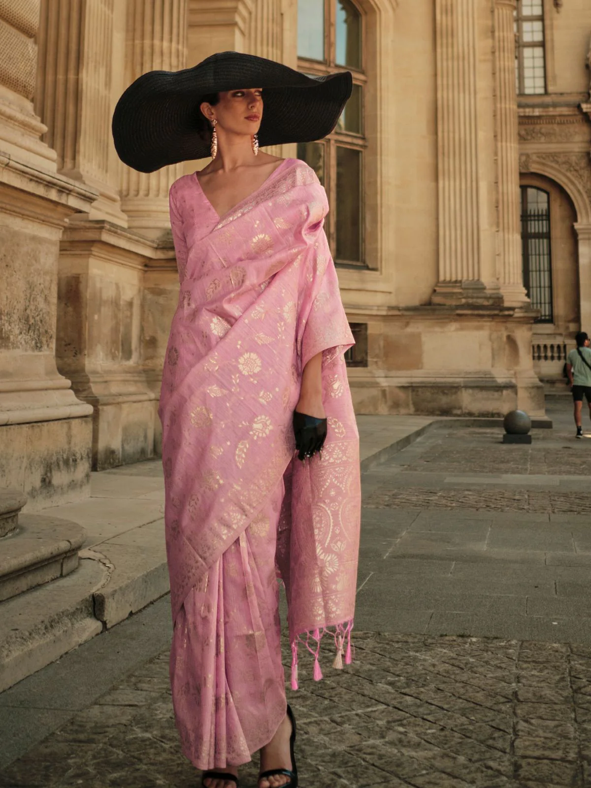 Odette Pink Silk Blend Woven Saree With Unstitched Blouse For Women - Image 2