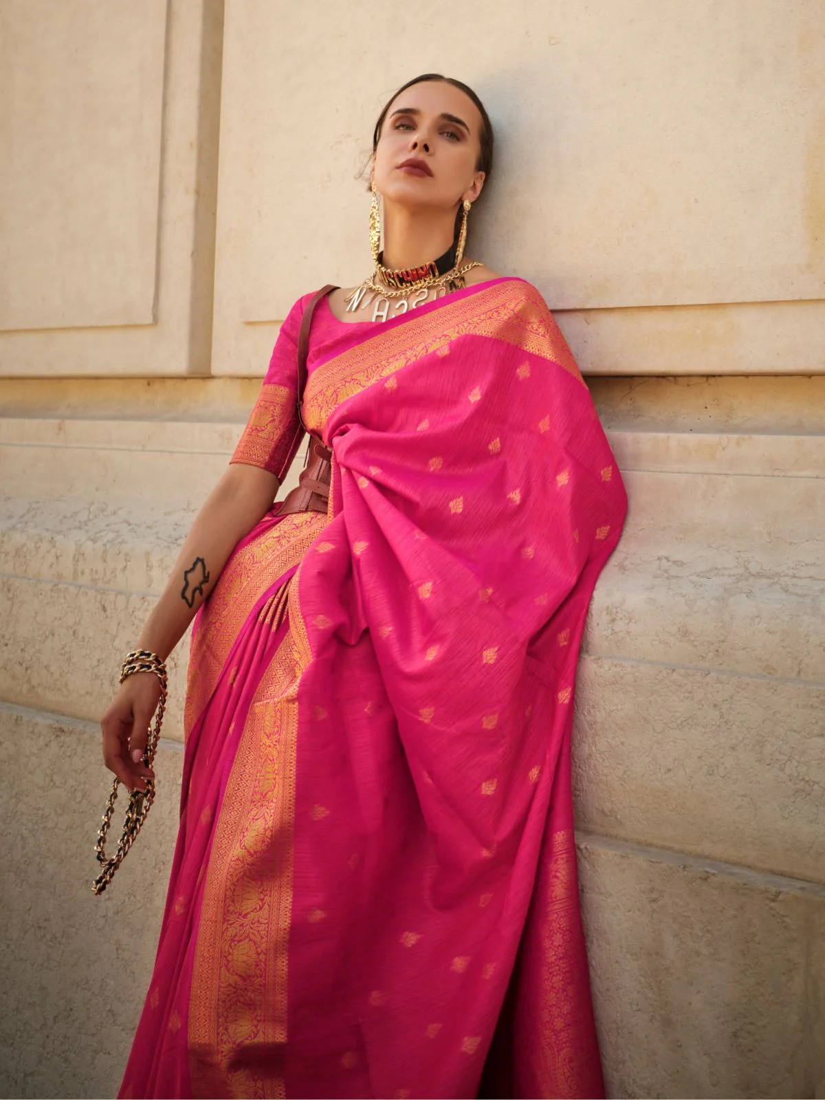 Odette Pink Silk Blend Woven Saree With Unstitched Blouse For Women - Image 2