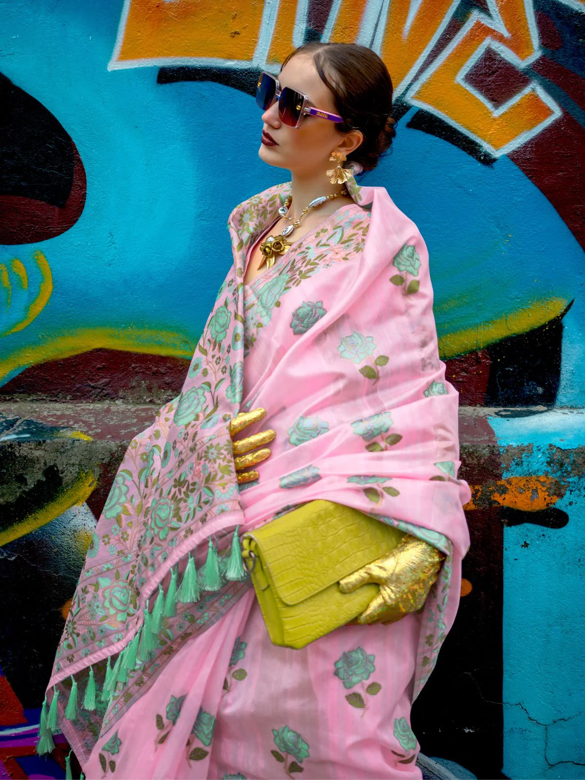 Odette Pink Silk Blend Woven Saree With Unstitched Blouse For Women - Image 2