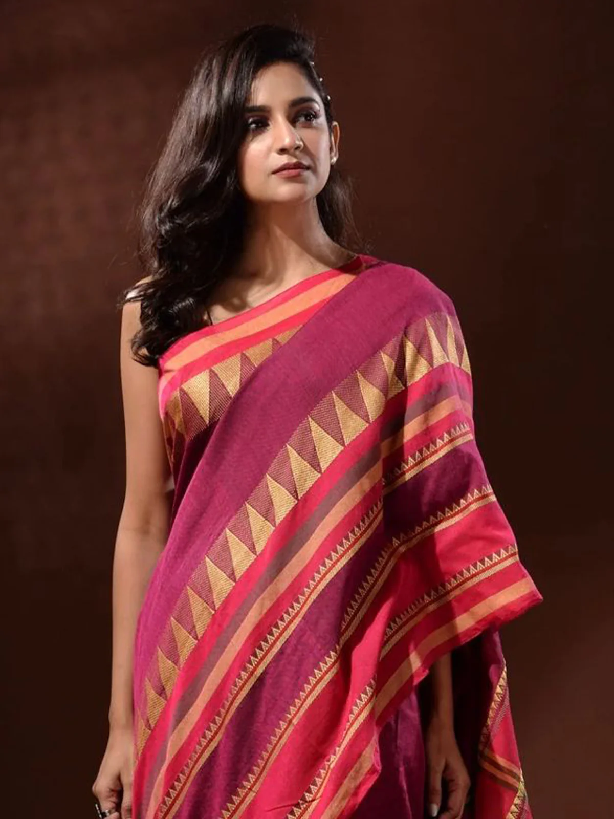 Odette Pink Temple Border Cotton Blend Saree  With Unstitched Blouse for Women - Image 4
