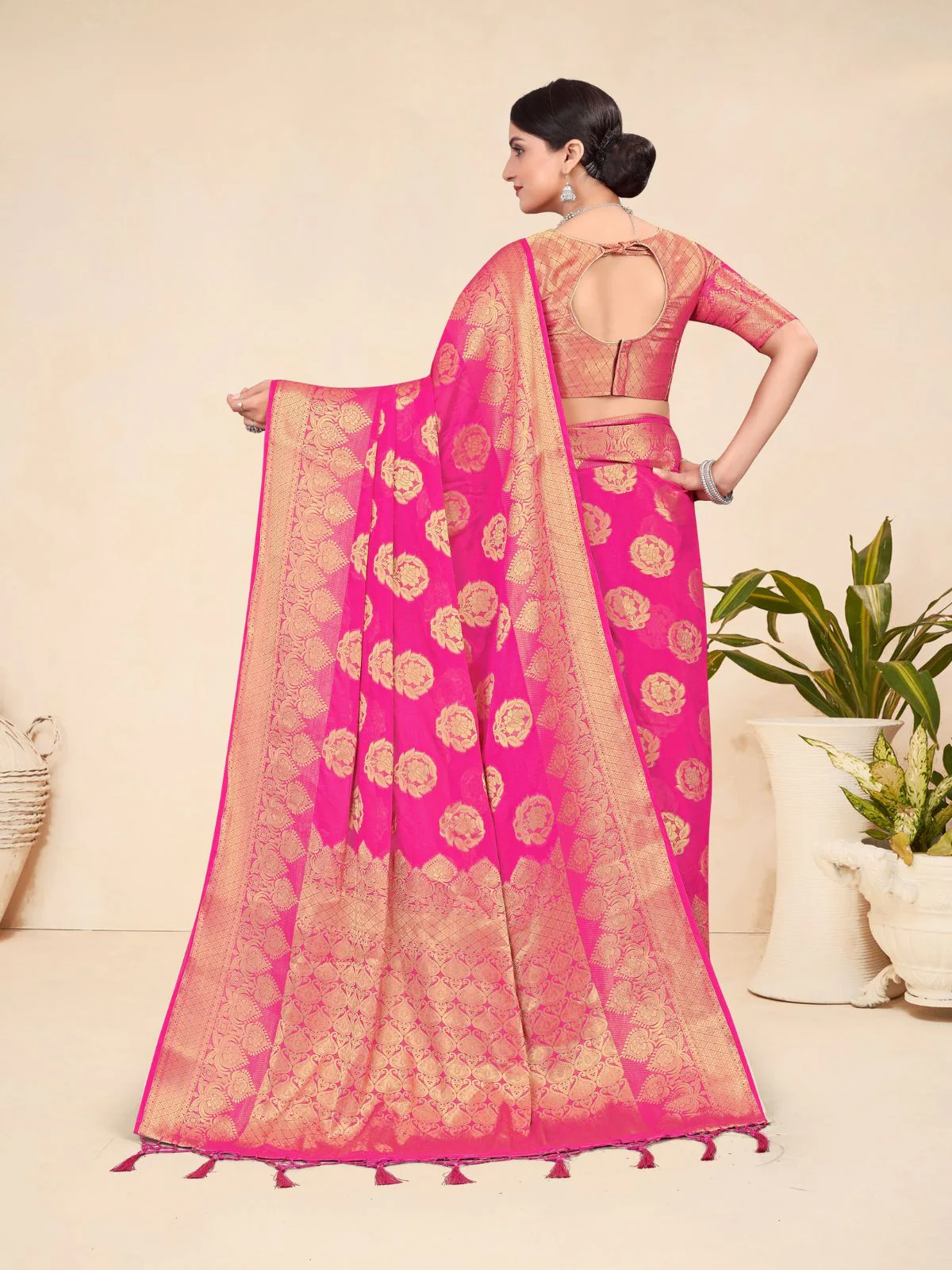 Odette Pink Viscose  Woven Saree With Unstitched Blouse For Women - Image 4
