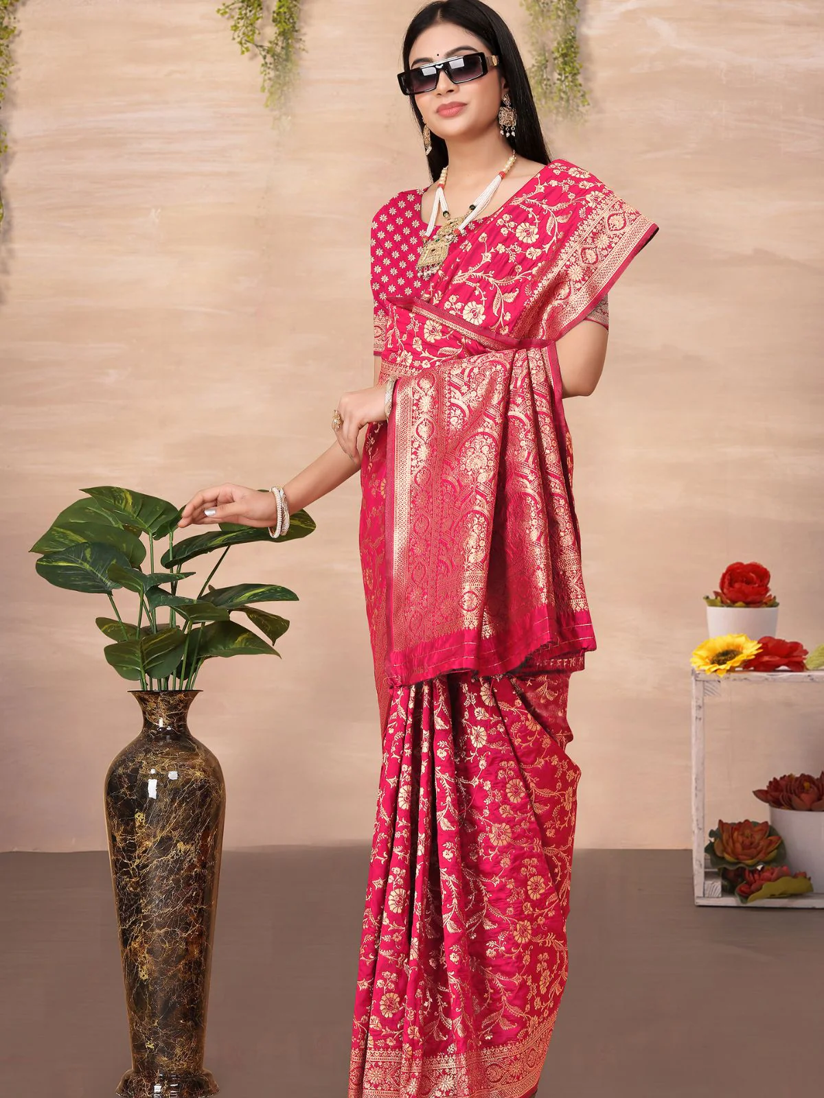 Odette Pink Woven Banarasi Silk Saree With unstitched Blouse For Women - Image 3
