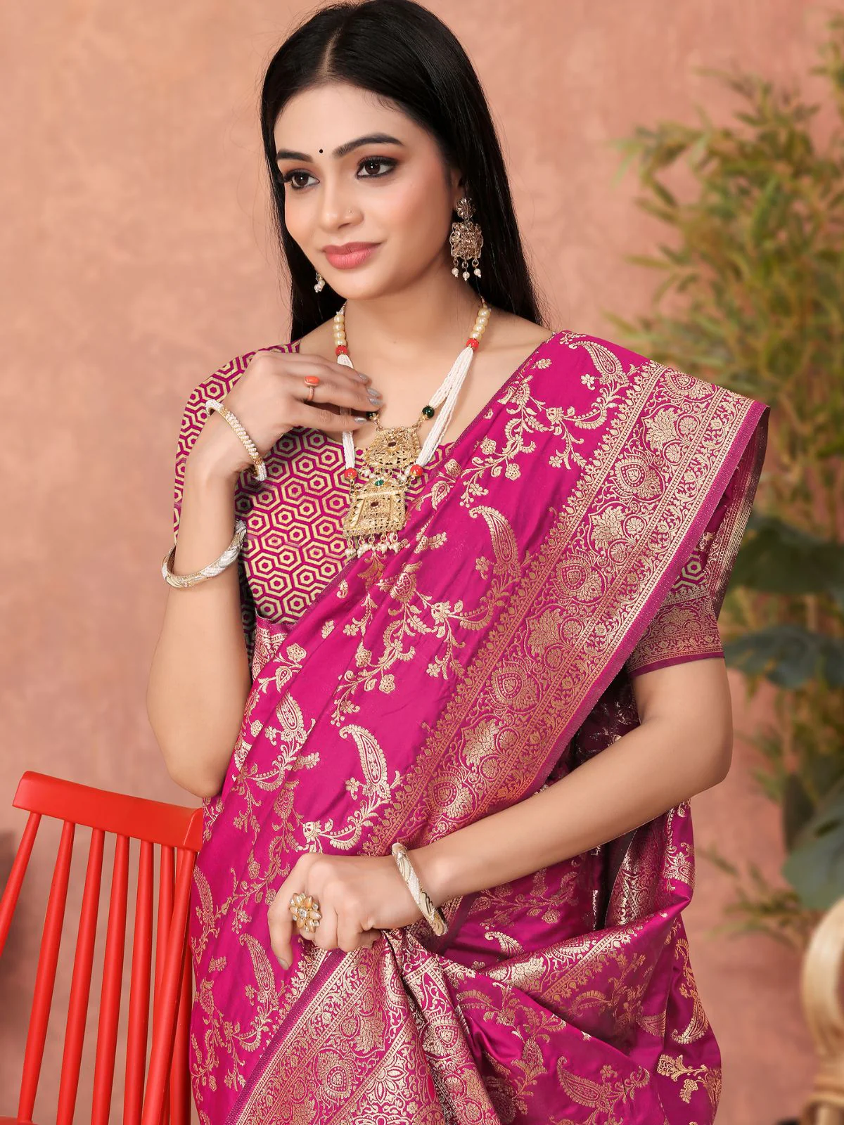 Odette Pink Woven Banarasi Silk Saree With Unstitched Blouse For Women - Image 4