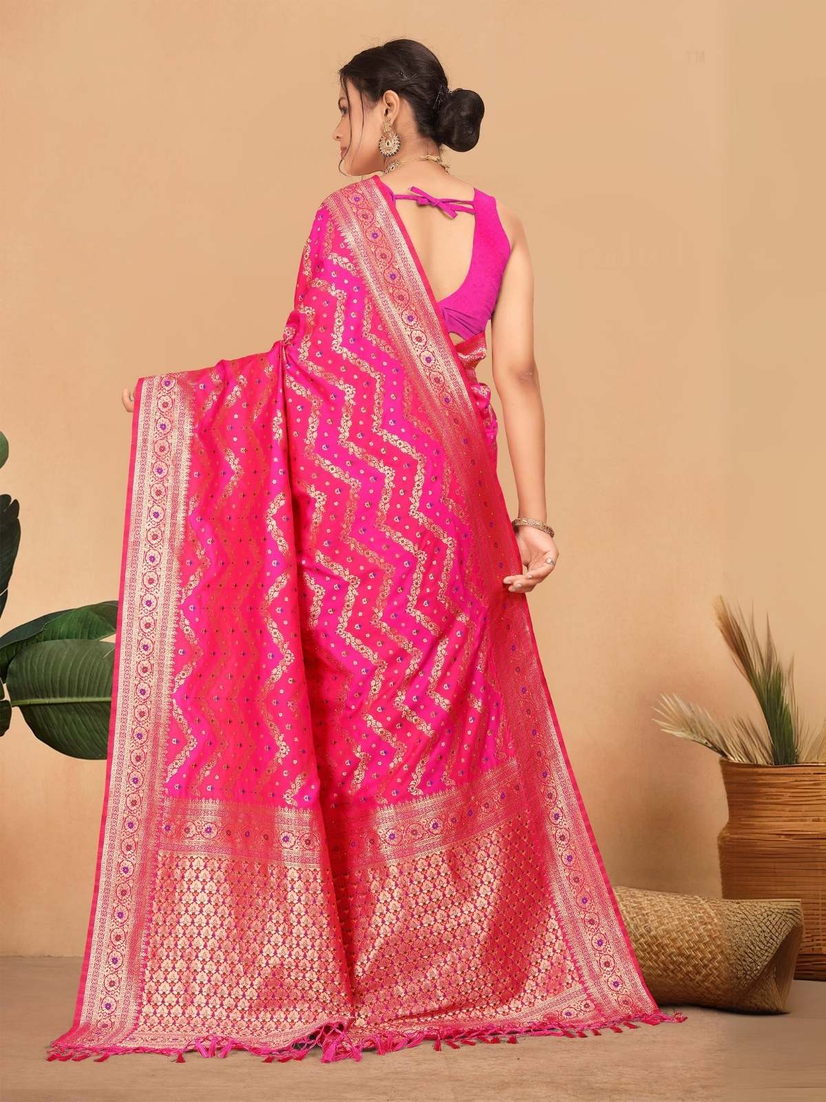 Odette Pink Woven Banarasi Silk Saree With Unstitched Blouse for Women - Image 4
