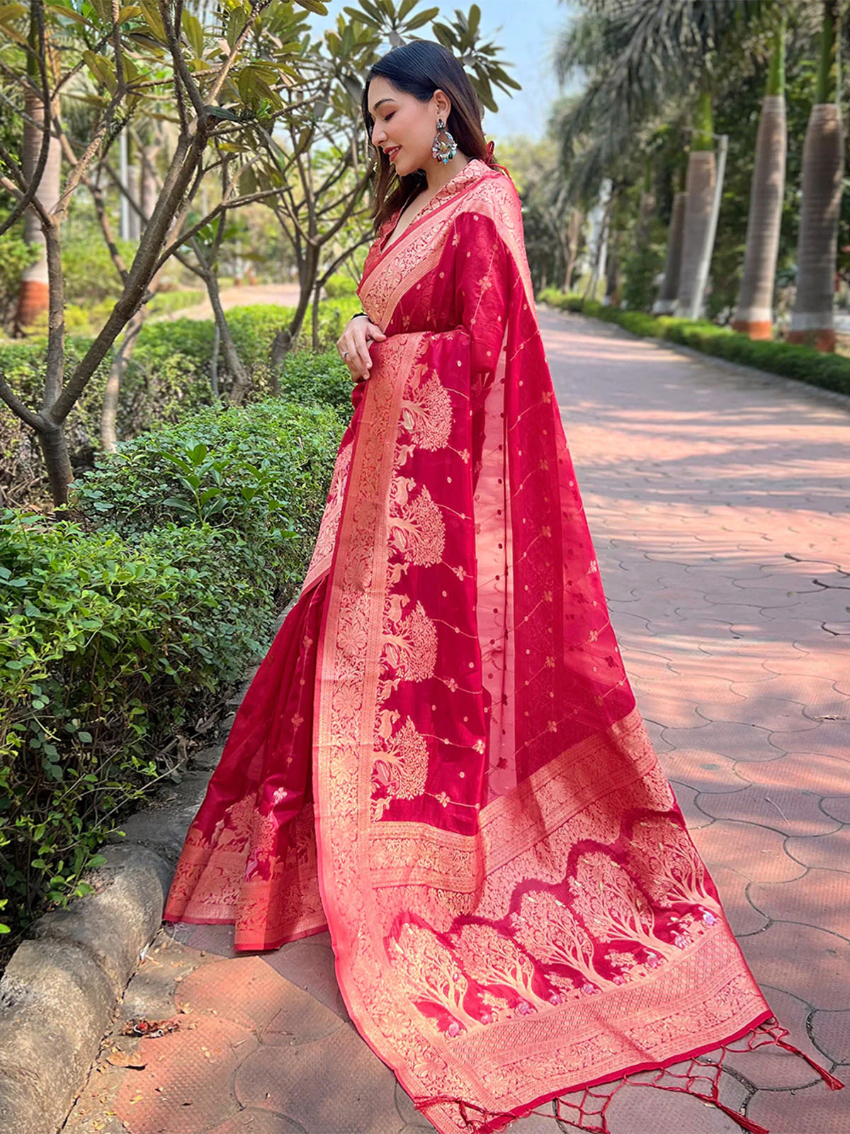 Odette Pink Woven Design Organza Saree With Unstitched Blouse For Women - Image 2