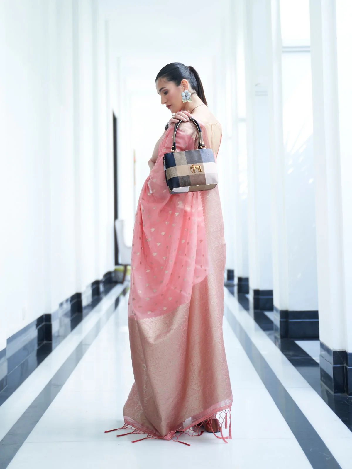 Odette Pink Woven Design Silk Blend Saree With Unstitched Blouse For Women - Image 3