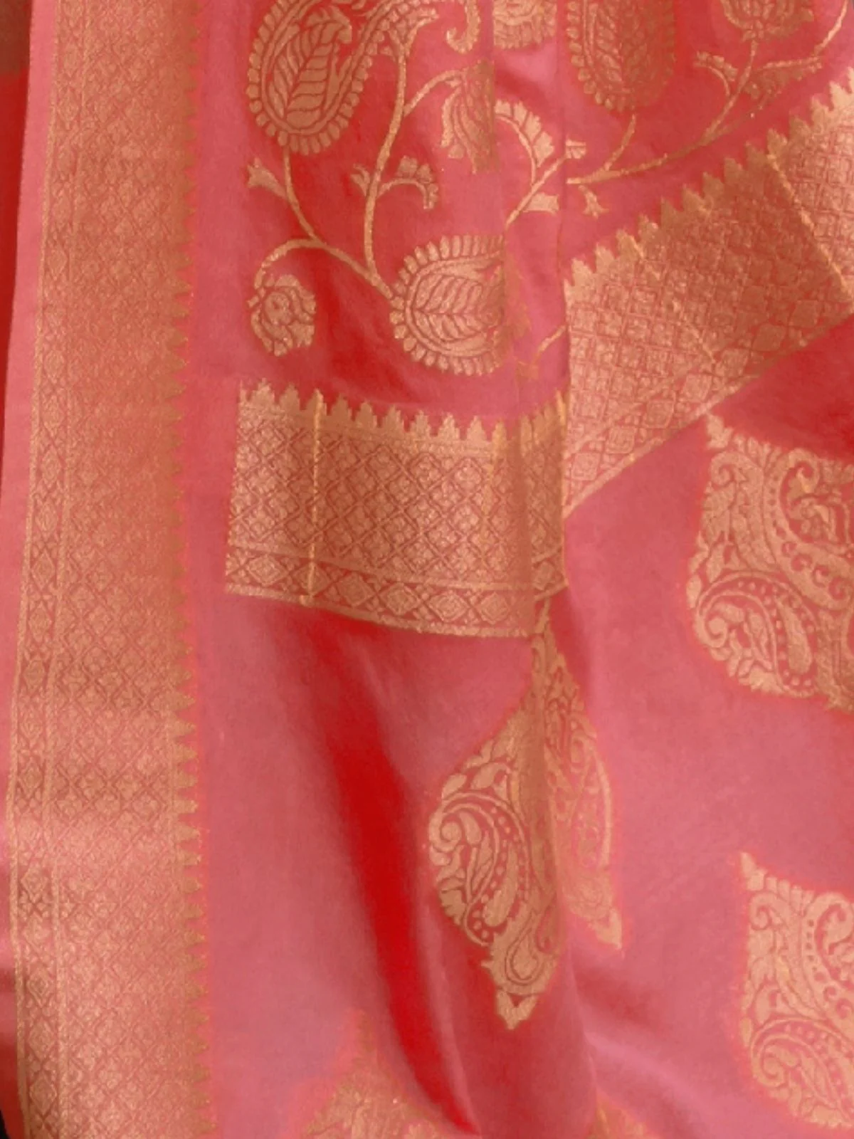 Odette Pink Woven Design Silk Blend Saree With Unstitched Blouse For Women - Image 3