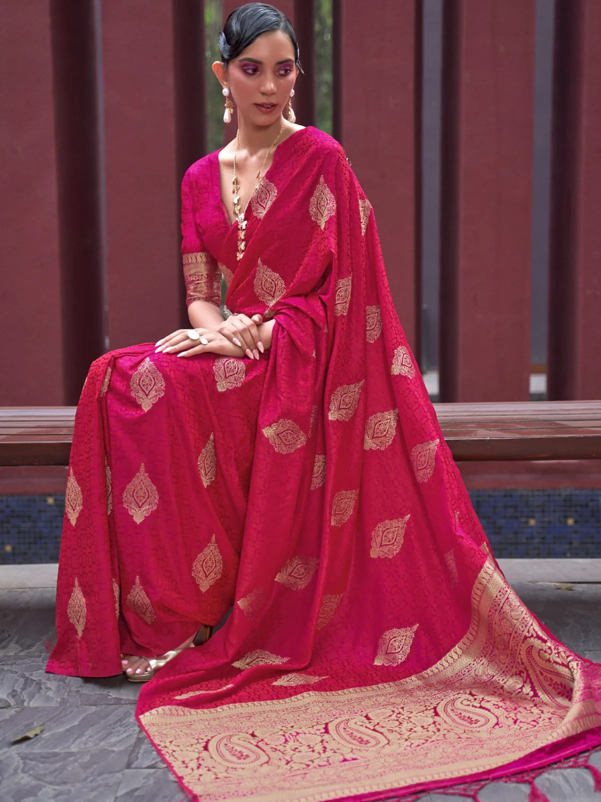 Odette Pink Woven Design Silk Blend Saree With Unstitched Blouse For Women - Image 2