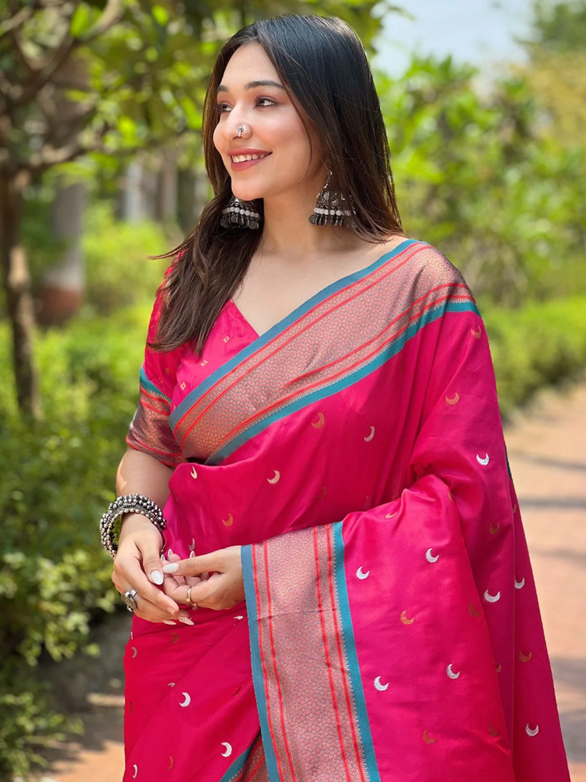 Odette Pink Woven Design Silk Blend Saree With Unstitched Blouse For Women - Image 3