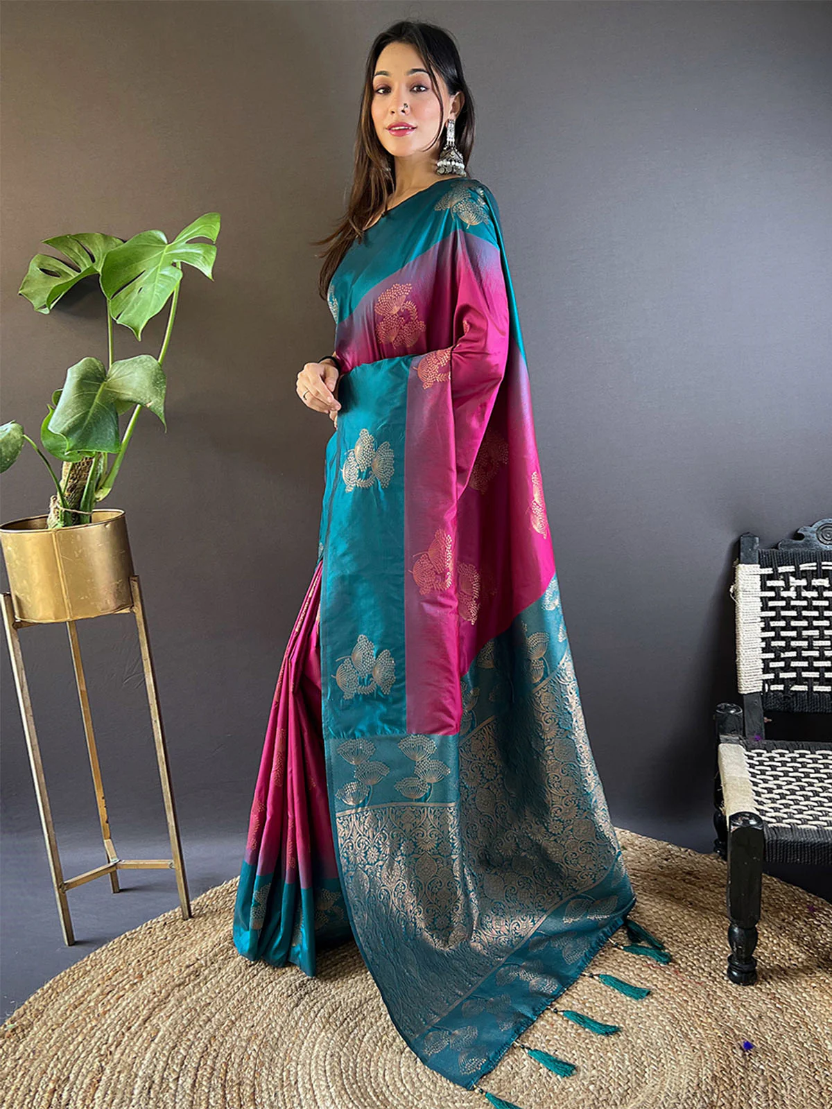 Odette Pink Woven Design Soft Silk Saree With Unstitched Blouse For Women - Image 2
