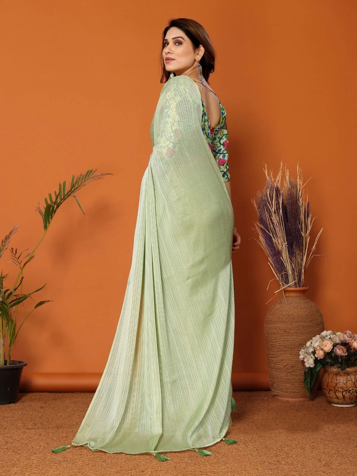 Odette Pista Green Georgette Solid Saree For Women - Image 3