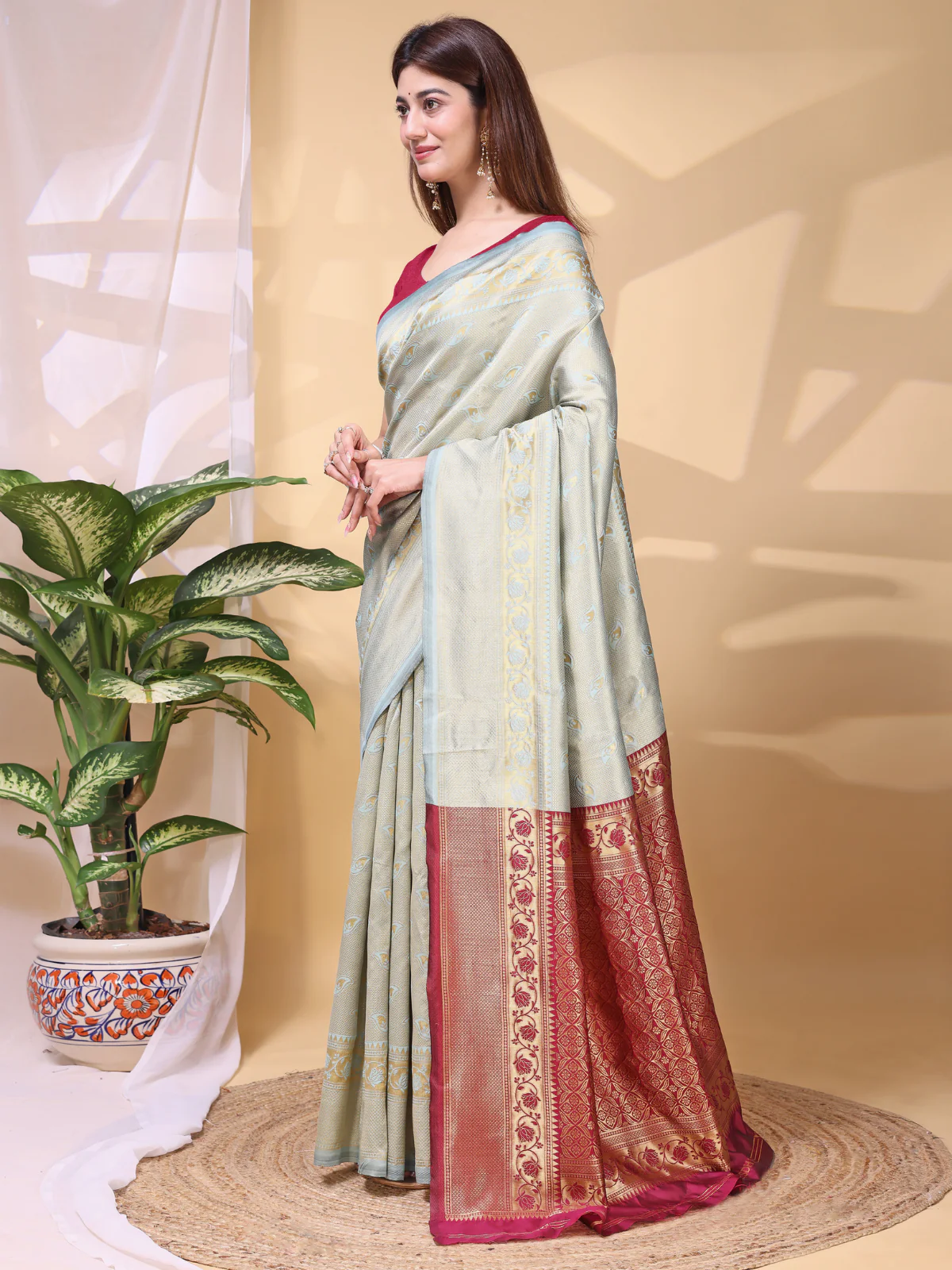 Odette  Pista Green Silk Blend Woven Saree For Women - Image 2