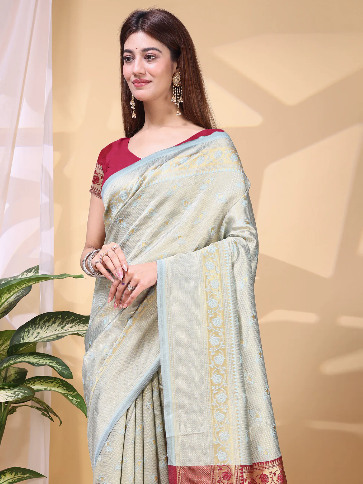 Odette  Pista Green Silk Blend Woven Saree For Women - Image 4