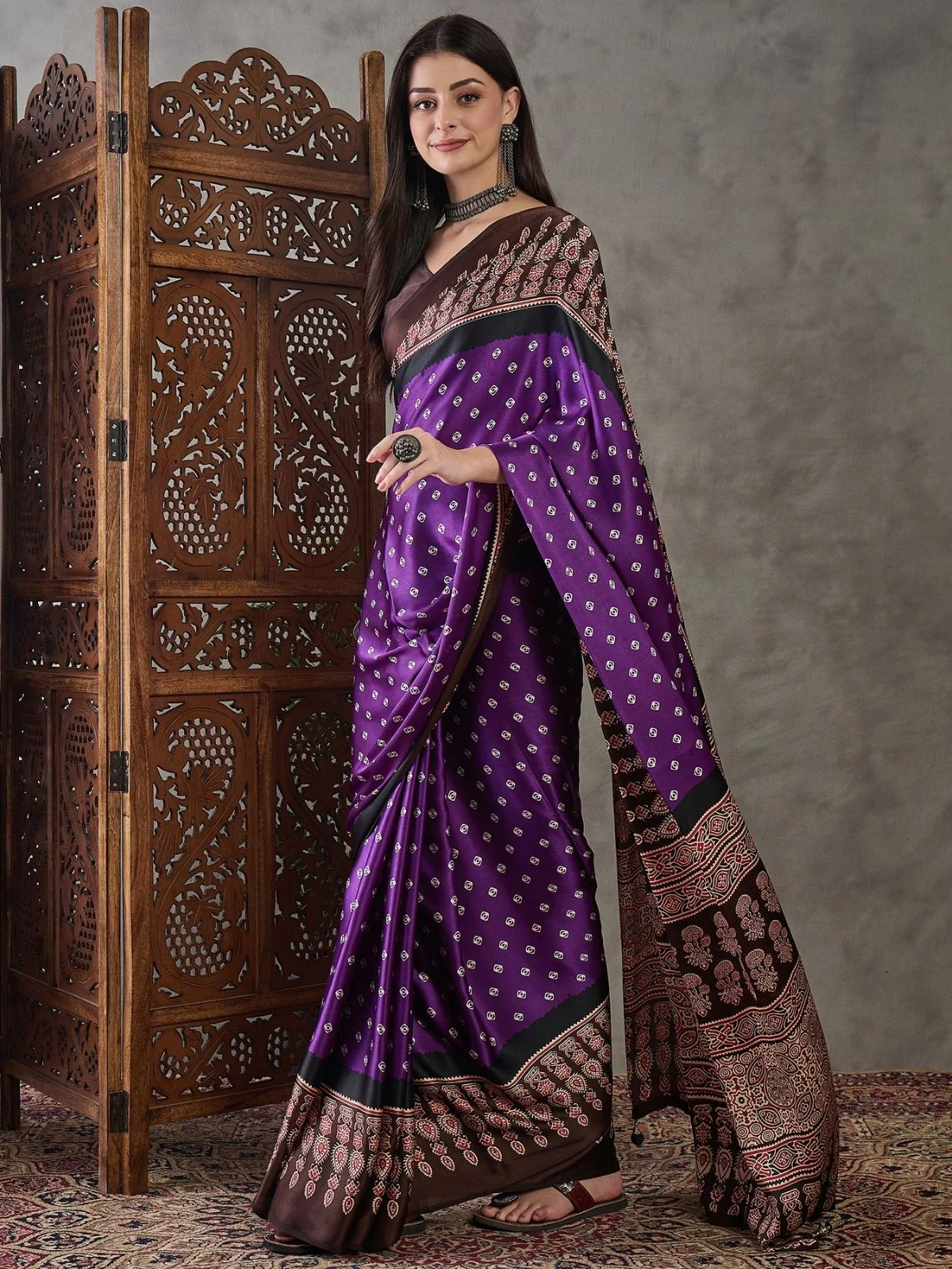 Odette Purple And Brown Silk Blend Printed Elegant Saree For Women - Image 3