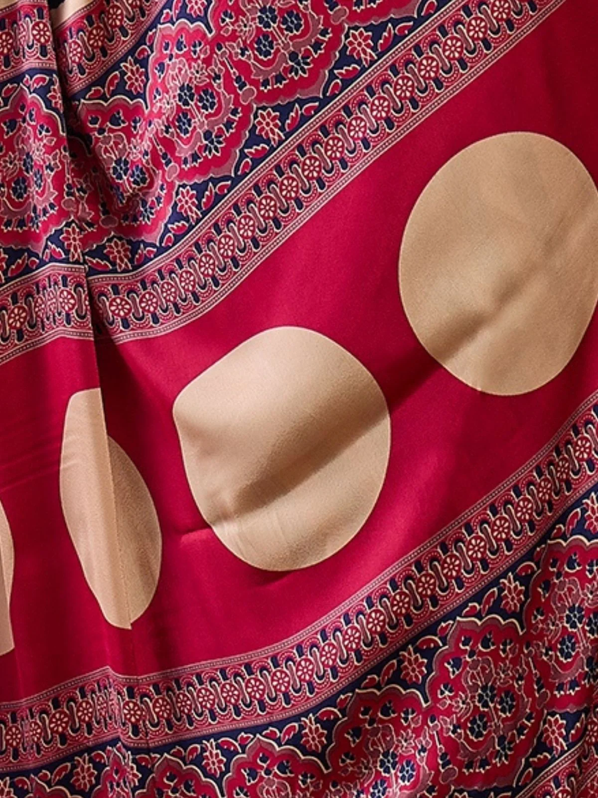 Odette Purple And Cream Silk Blend Printed Elegant Saree For Women - Image 5