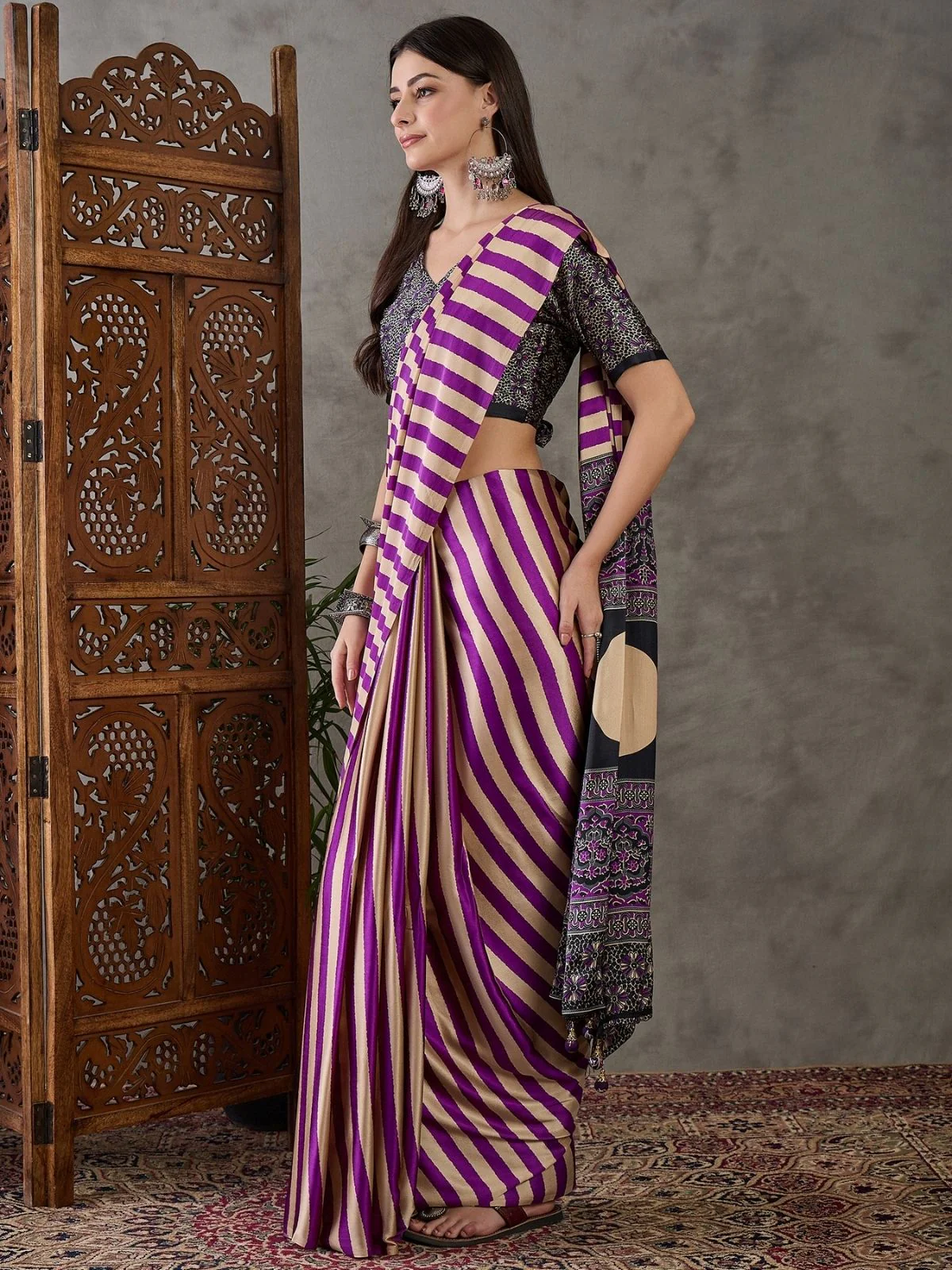 Odette Purple And Cream Silk Blend Printed Elegant Saree For Women - Image 3