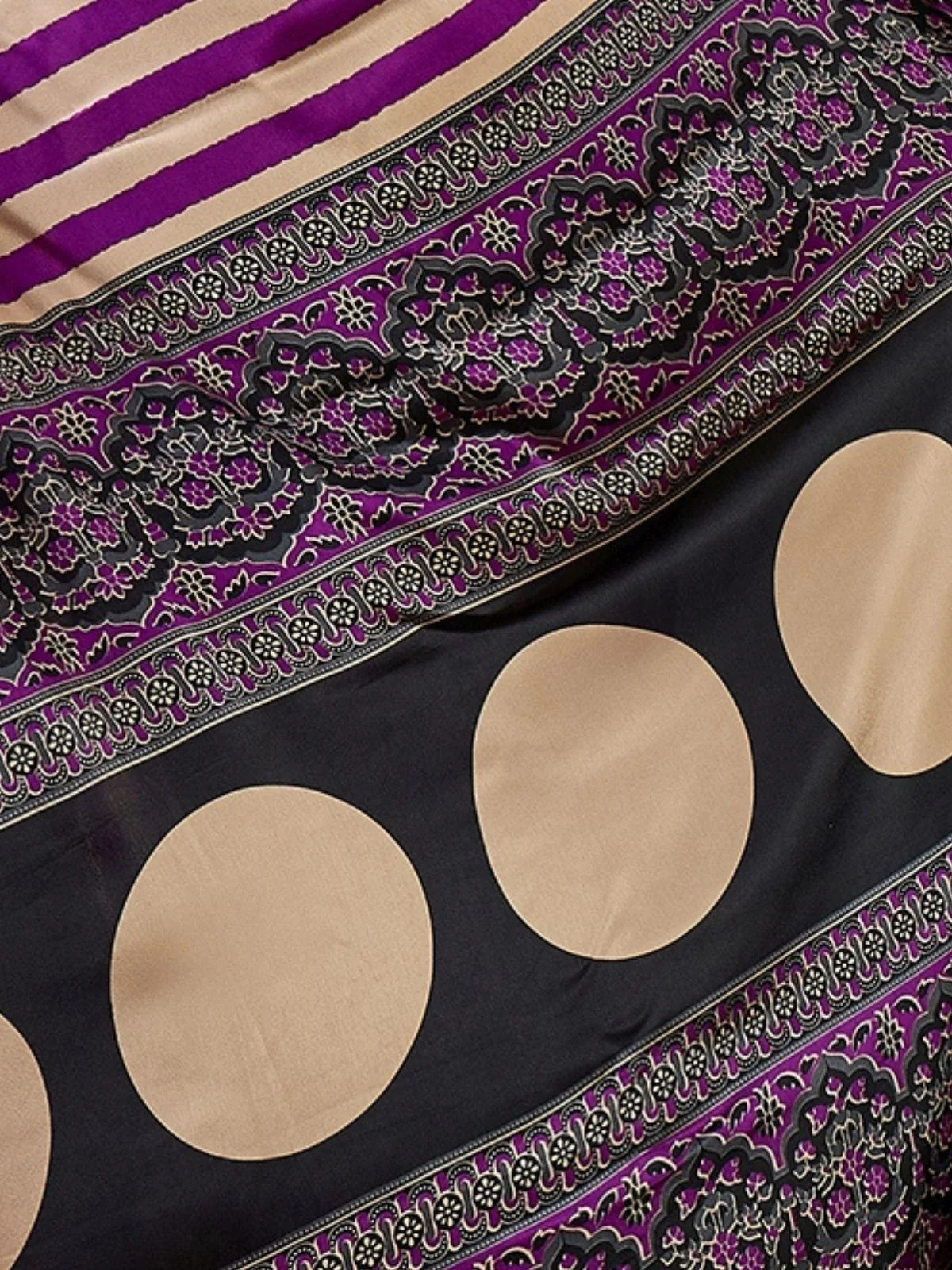 Odette Purple And Cream Silk Blend Printed Elegant Saree For Women - Image 5