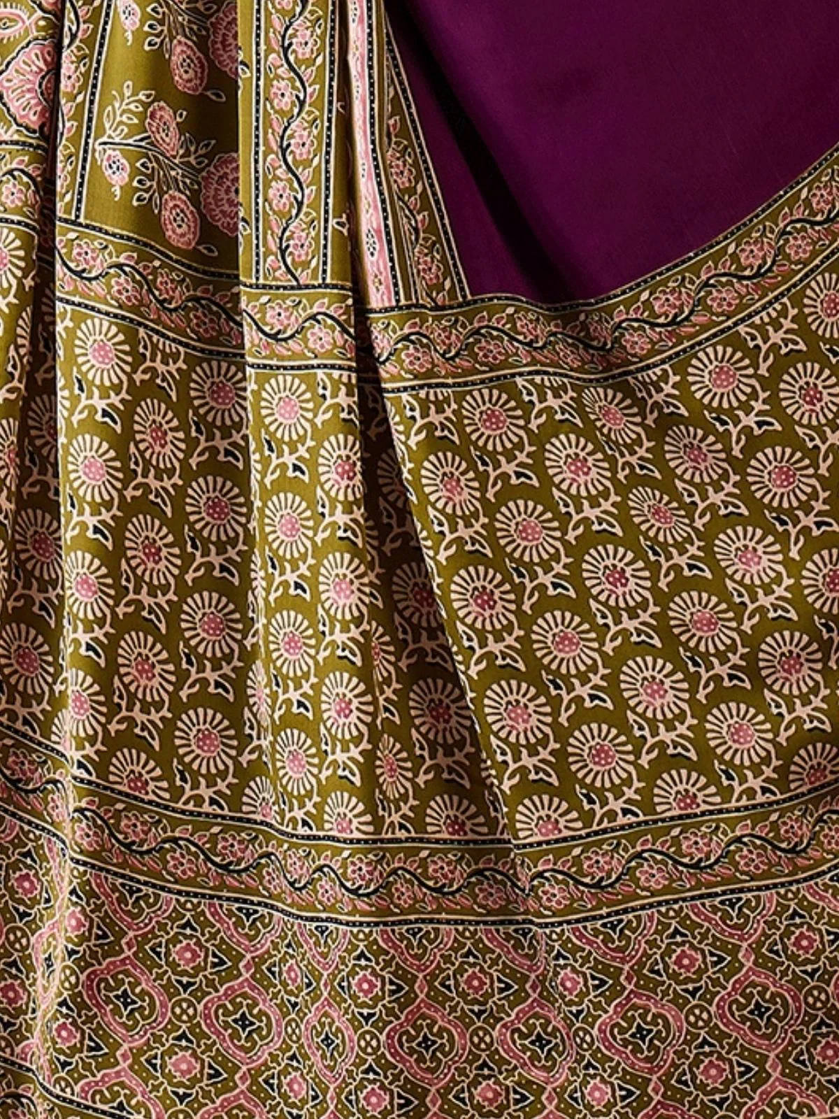 Odette Purple And Olive Silk Blend Printed Elegant Saree For Women - Image 5