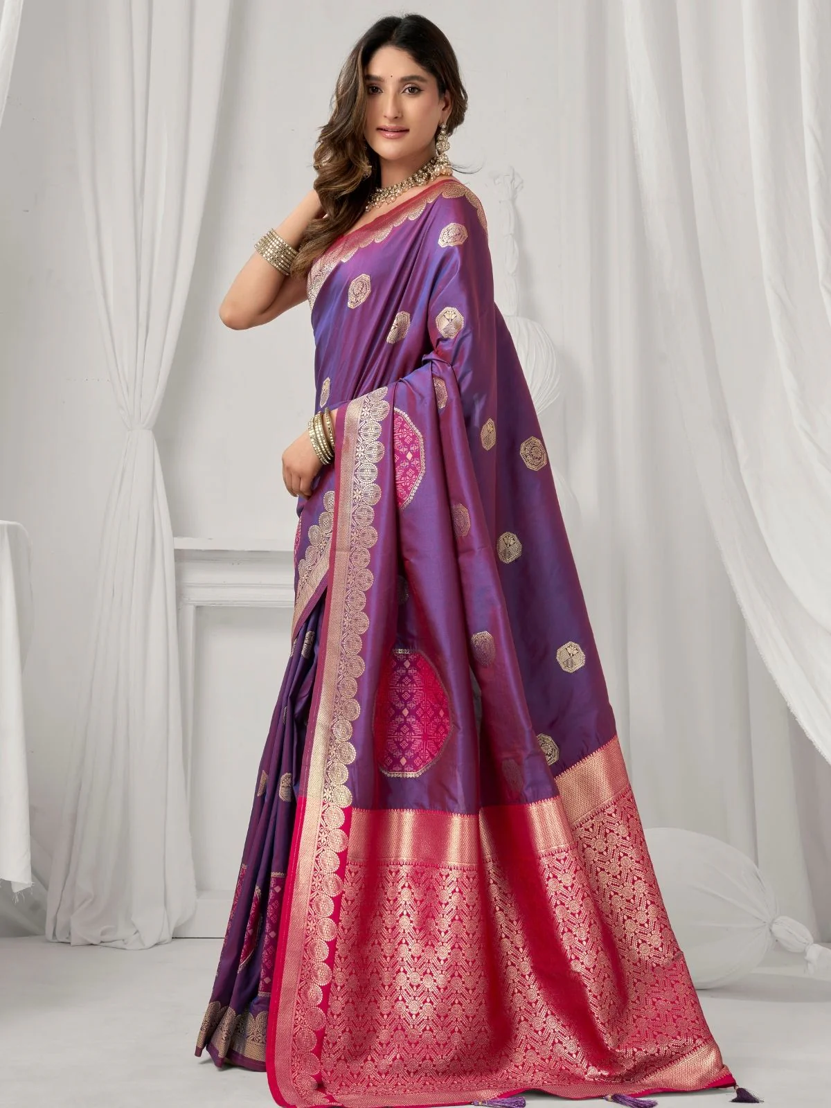 Odette Purple and Pink Silk Blend Printed Saree For Women - Image 2