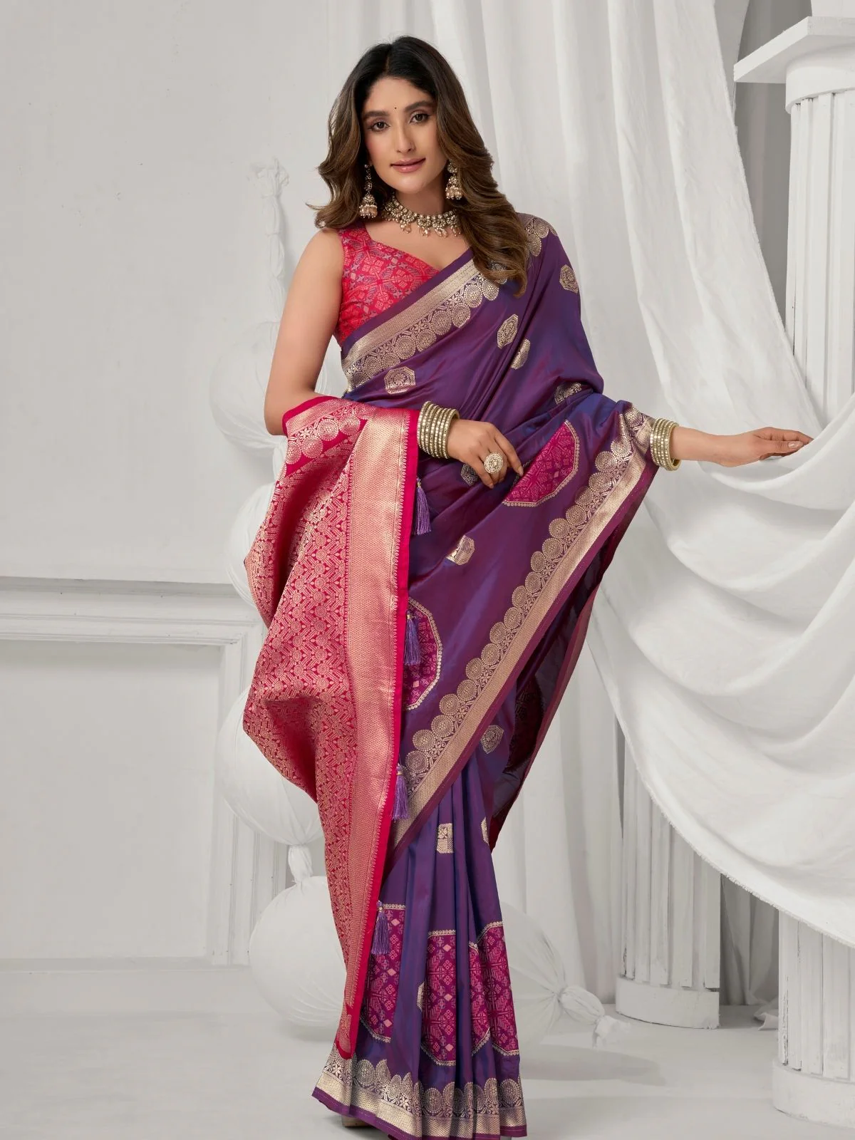 Odette Purple and Pink Silk Blend Printed Saree For Women - Image 3